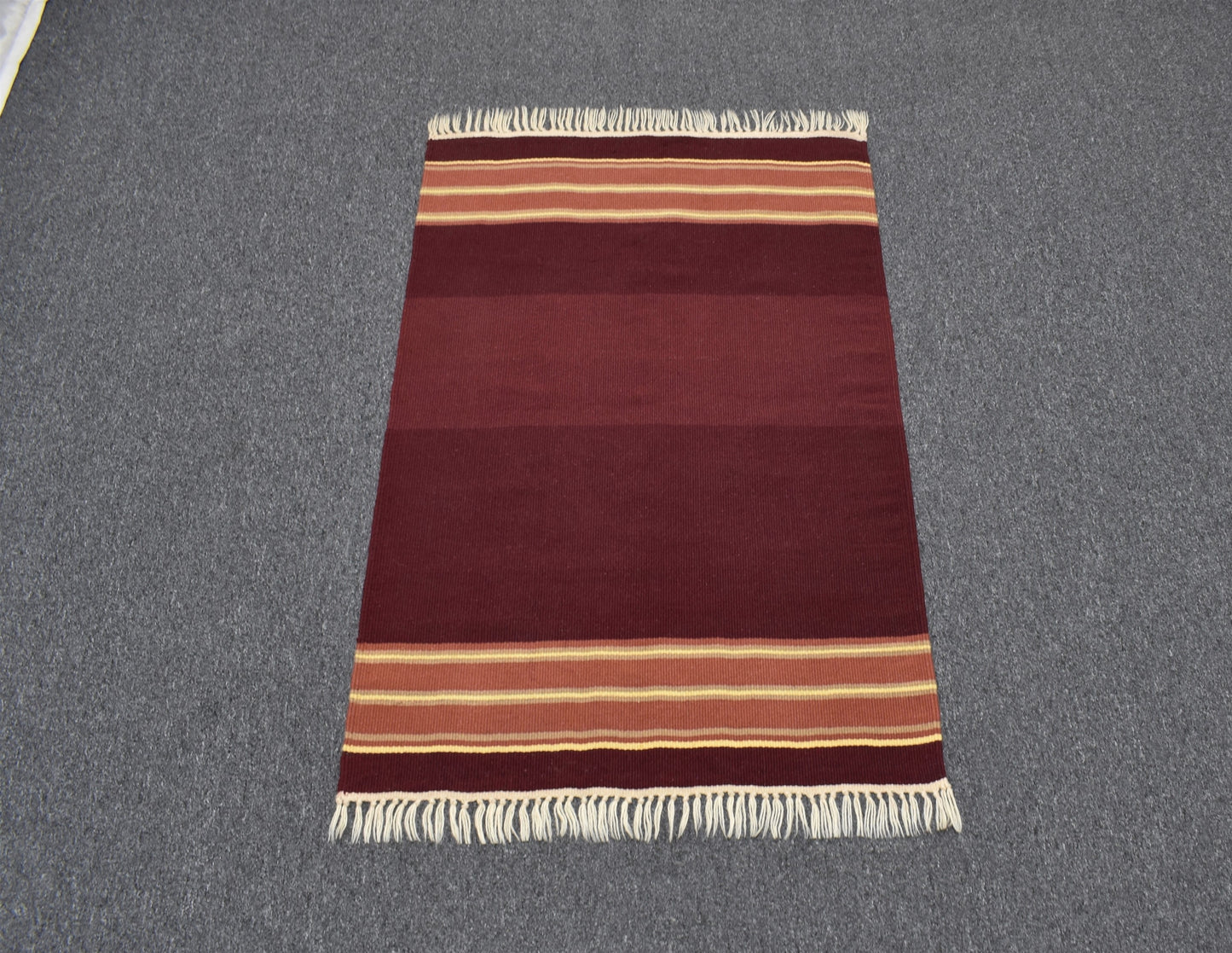 Yeni El Dokuma Şaheser Farklı Tek Renk Balıkesir Yün Kilim 5353