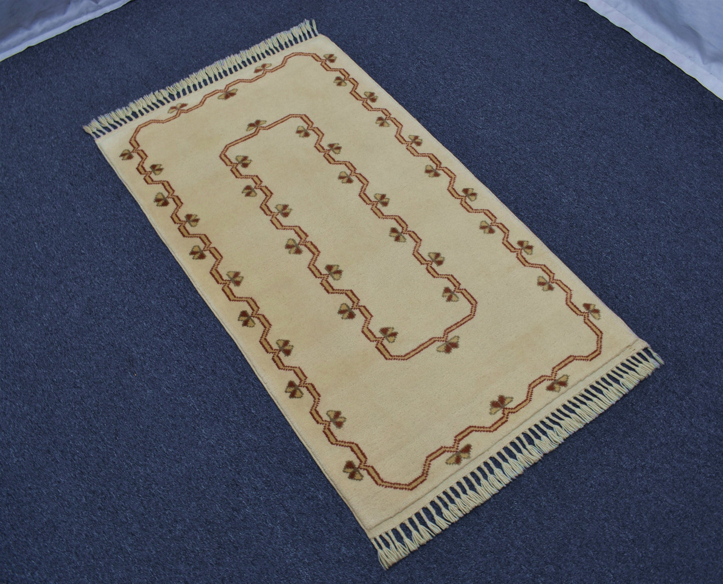 Yeni El Dokuma Sade Tek Renk Bej Krem Milas Yün Halı 5358