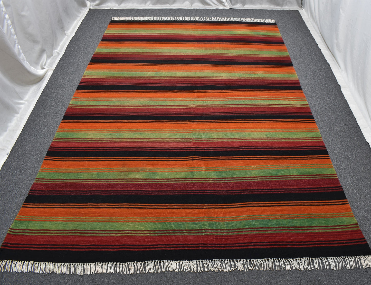 Yeni El Dokuma Otantik Dikişsiz Yekpare Gömürgen Yün Kilim 5398