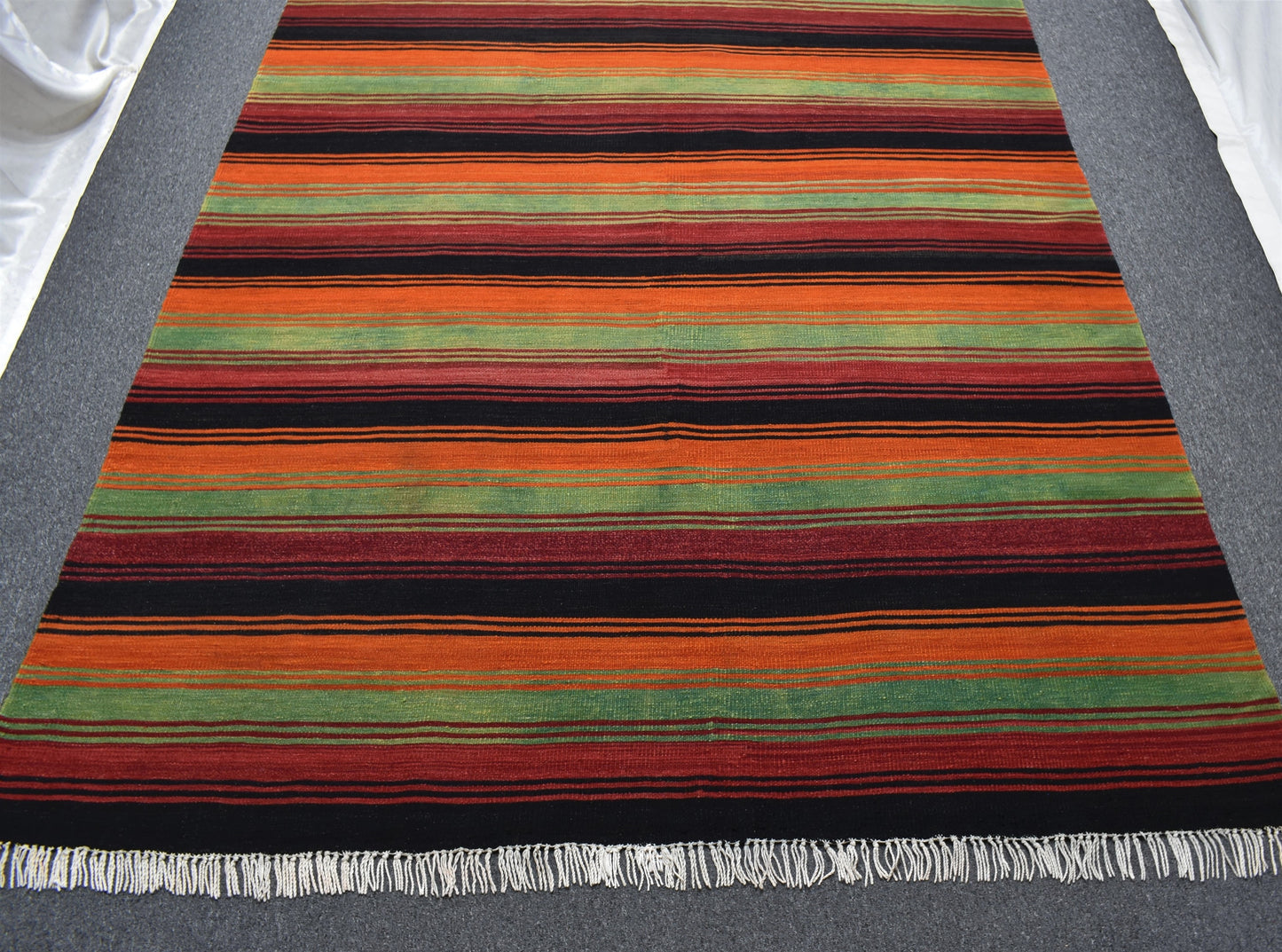 Yeni El Dokuma Otantik Dikişsiz Yekpare Gömürgen Yün Kilim 5398