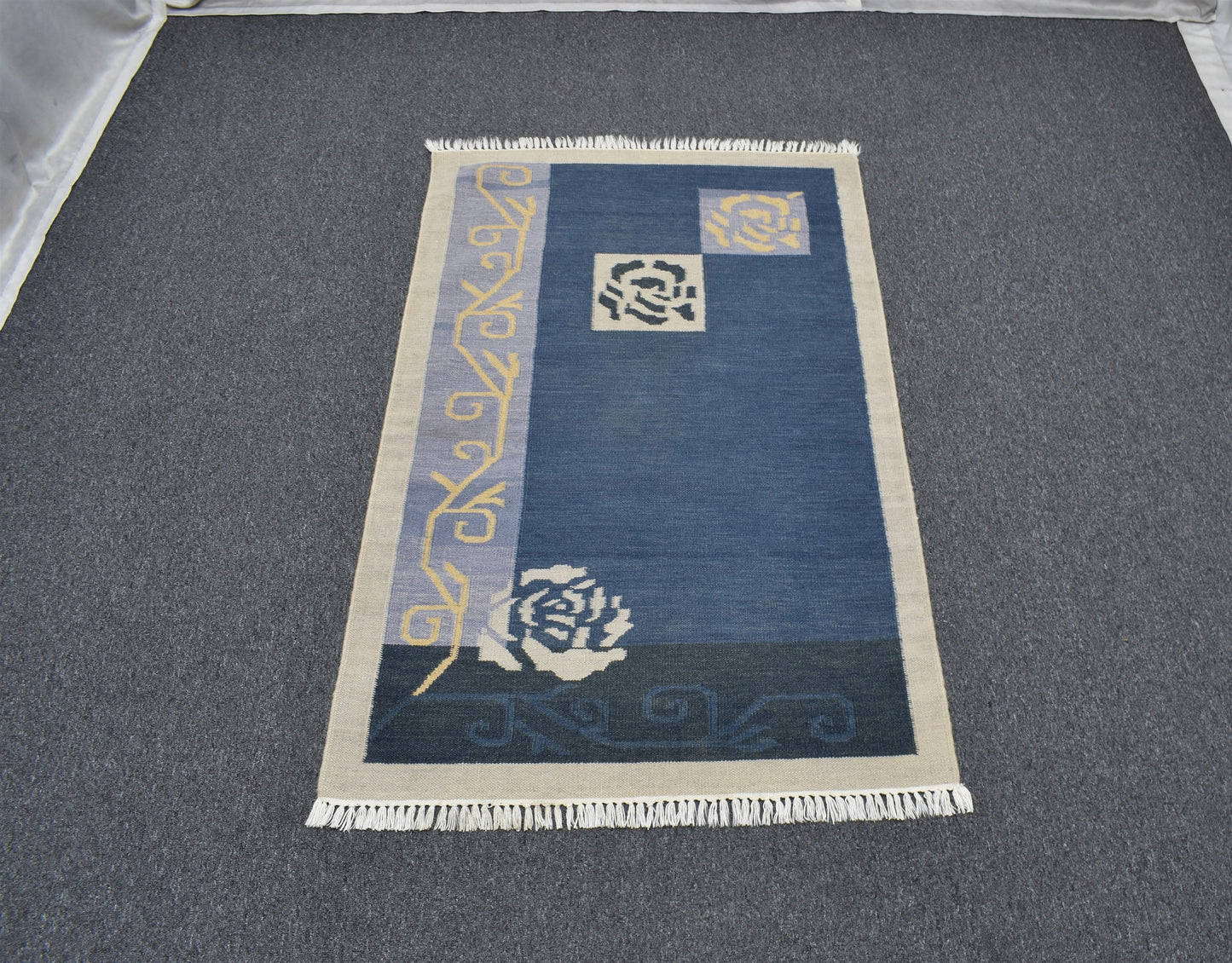 Yeni El Dokuma Modern Güllü Çiçekli Yün Kilim 5406