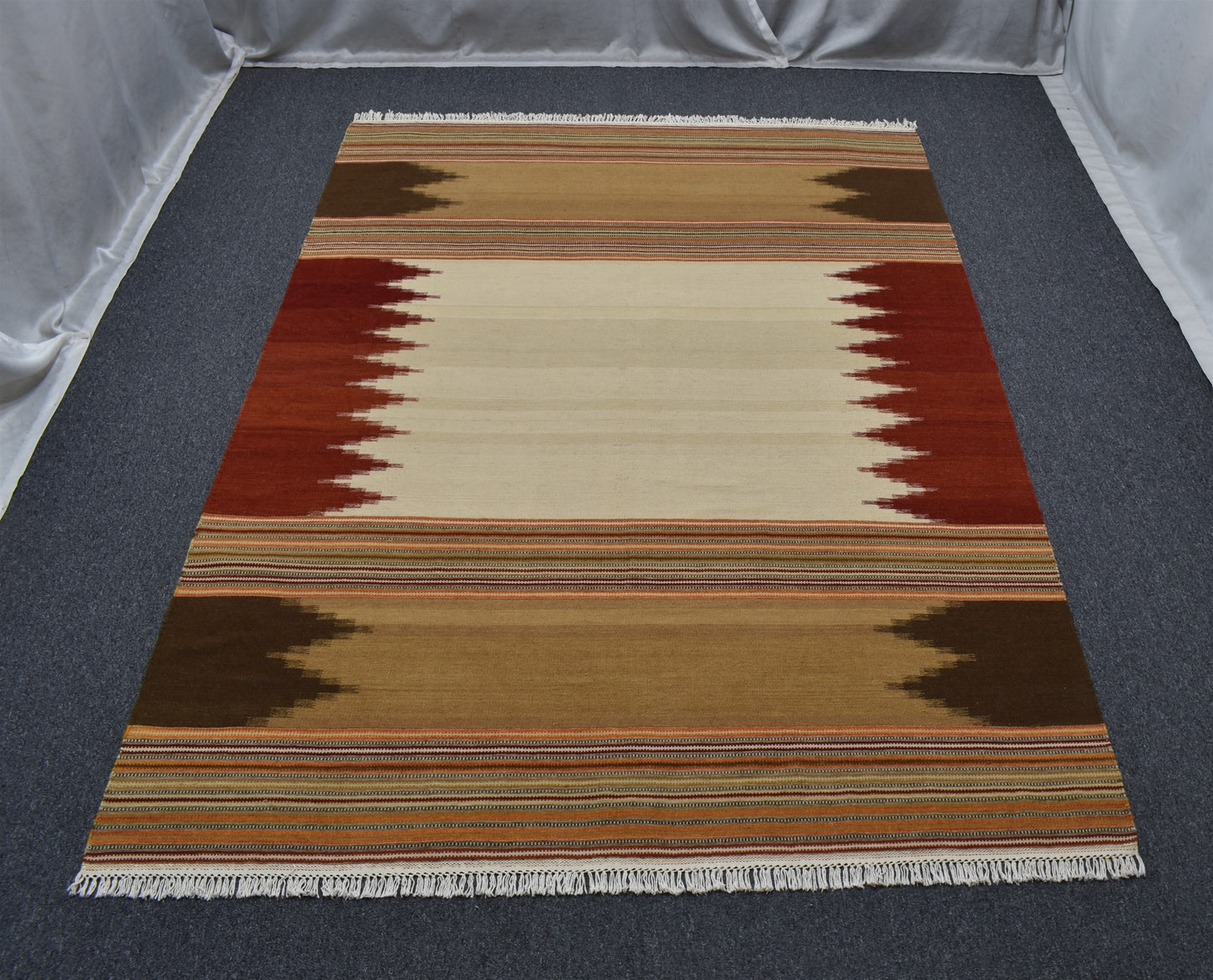 Yeni El Dokuma Özel Tasarım Modern Seçkin Yün Kilim 5438