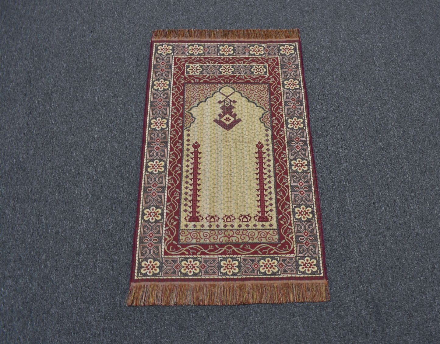 Yeni Farklı Kompozisyon Mihraplı Seccade Portatif Namazlık Duvar Halısı 5469