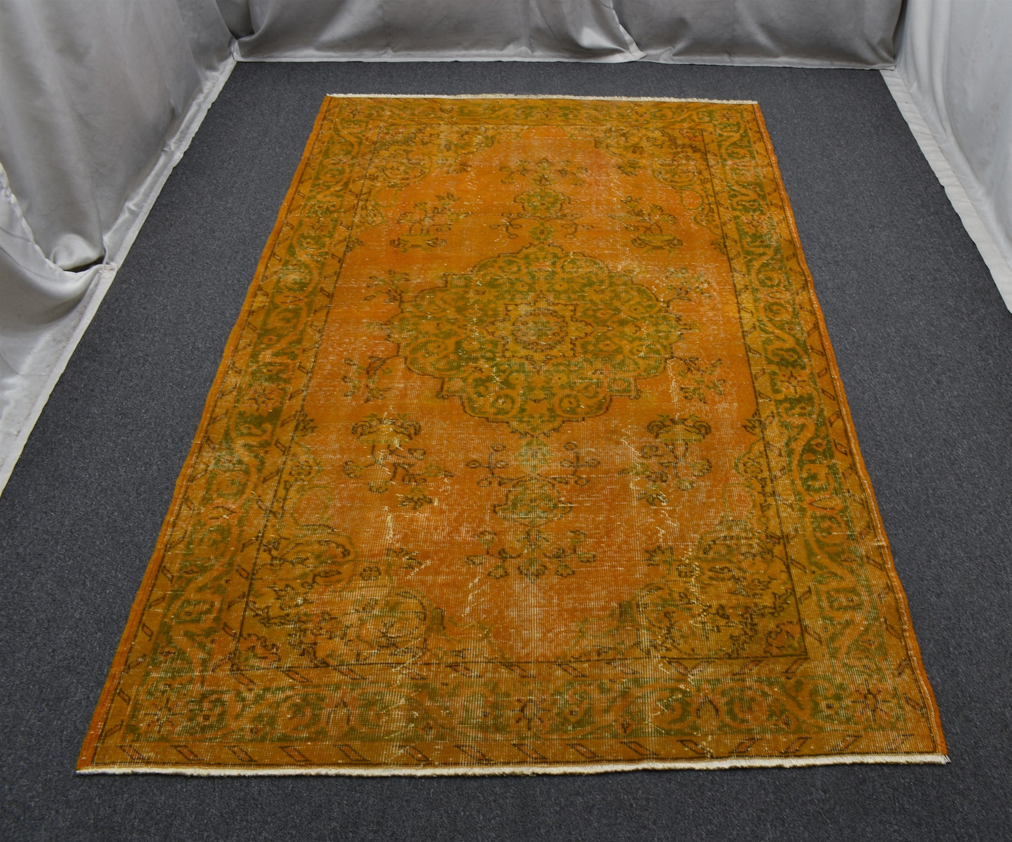 Vintage El Dokuma Overdye Turuncu Dekoratif Göbekli Yün Halı 5567