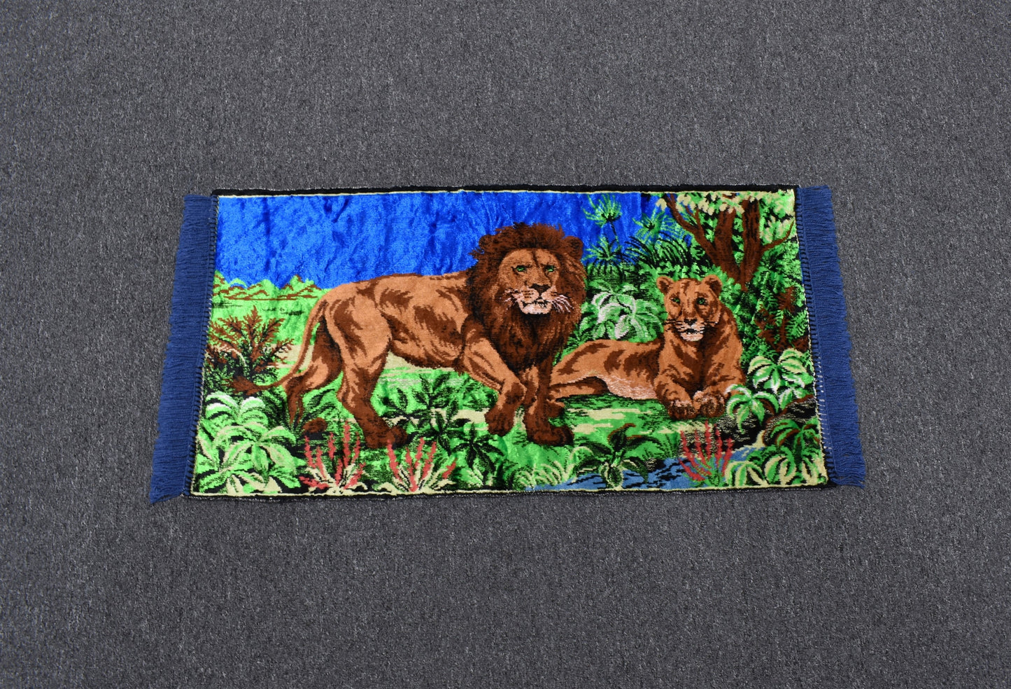 Yeni Benzersiz Doğa Tasvirli Ormanlar Kralı Aslanlı Duvar Halısı 5590