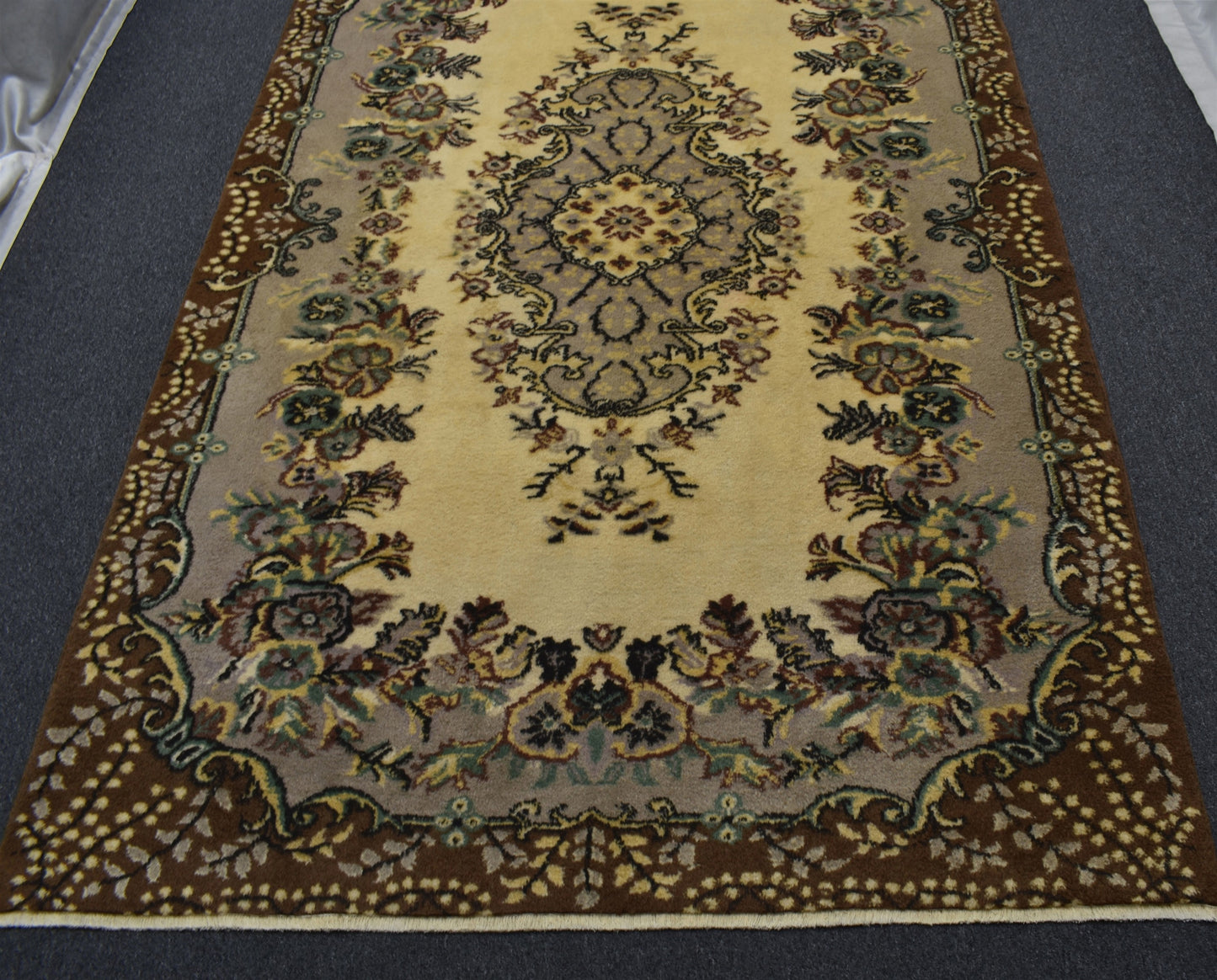 Yeni El Dokuma Şaheser Nadir Burdur Güllü Çiçekli Yün Halı 5628