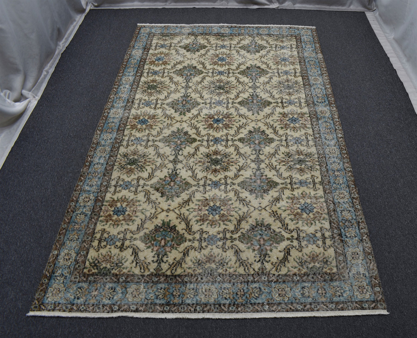 Vintage El Dokuma 4m2 Bej Çiçekli Eskitme Lüks Yün Salon Halısı 5636