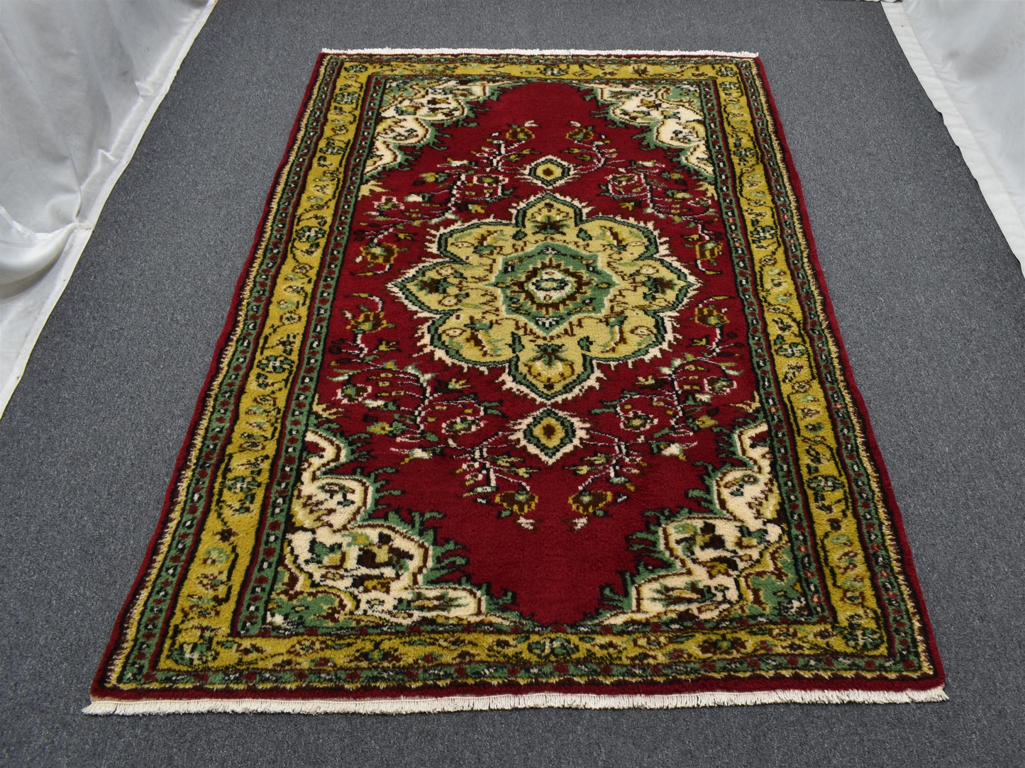 Yeni El Dokuma Nadir Göbekli Dallı Çiçekli Manisa Yün Halı 5695