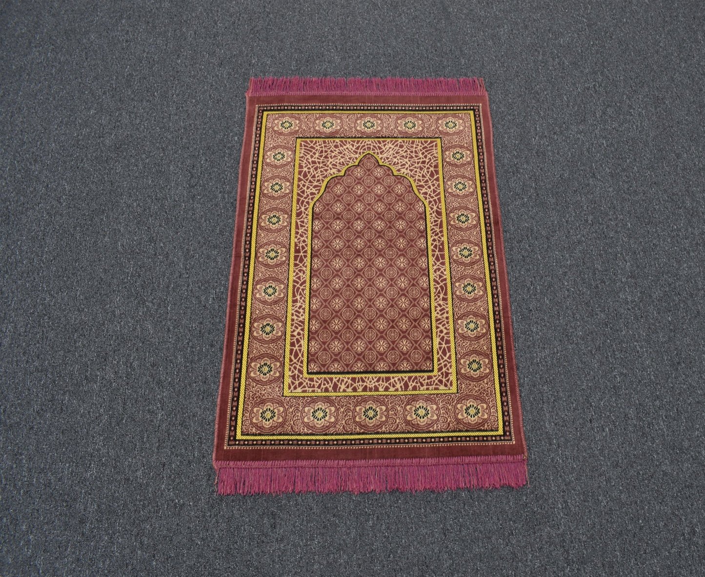 Yeni Farklı Kompozisyon Mihraplı Portatif Namazlık Duvar Halısı 5704