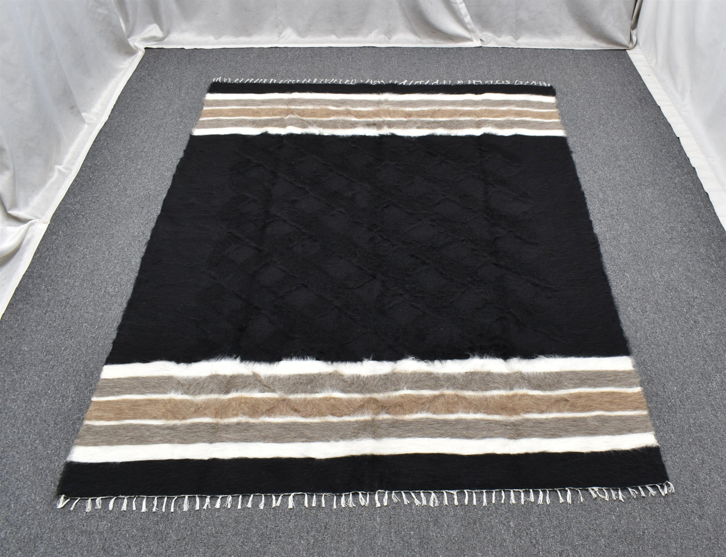 Yeni El Dokuma Siyah Dikişsiz Çift Kişilik Tiftik Yün Siirt Battaniyesi Kilim 5788