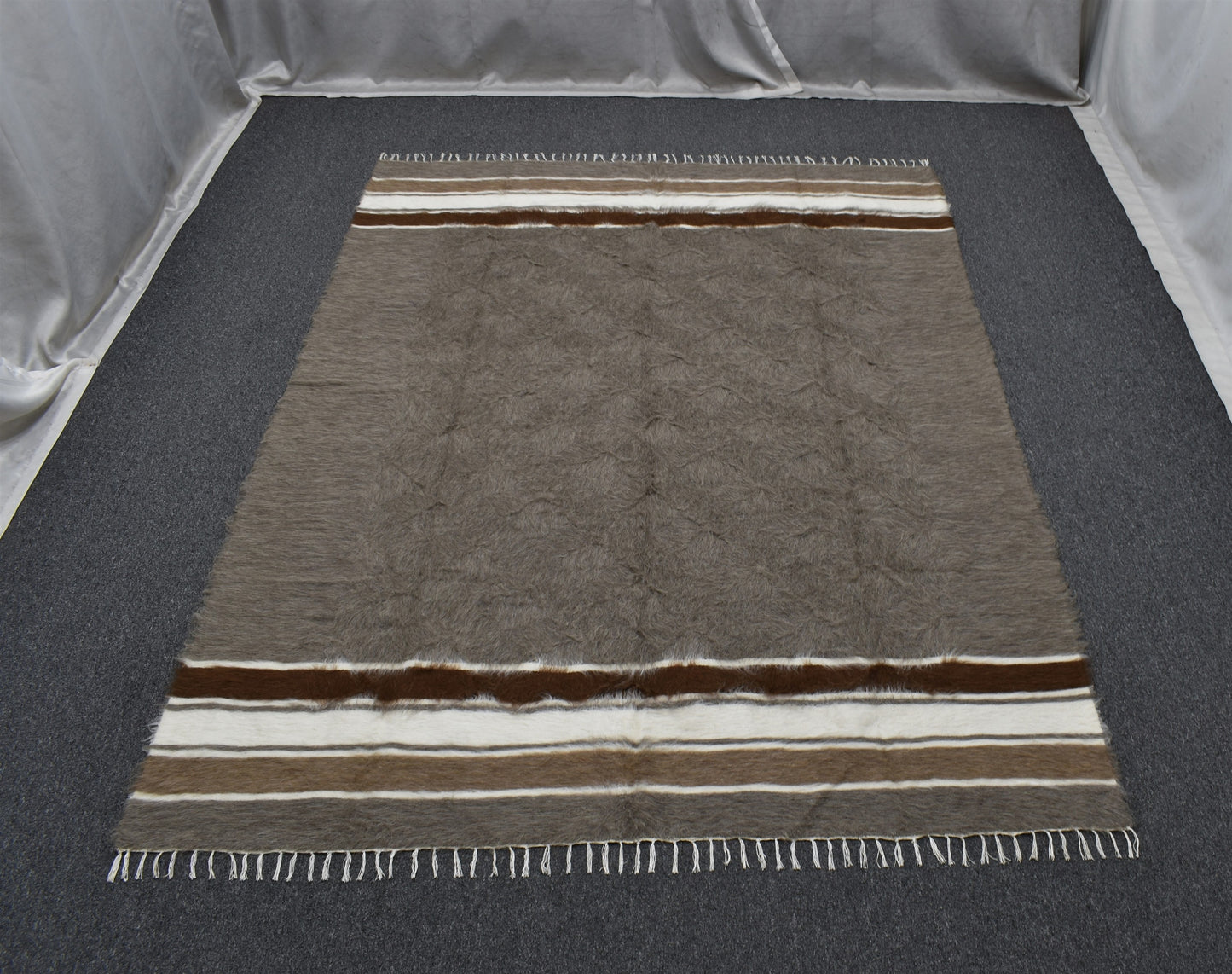 Yeni El Dokuma Gri Dikişsiz Çift Kişilik Tiftik Yün Siirt Battaniyesi Kilim 5796