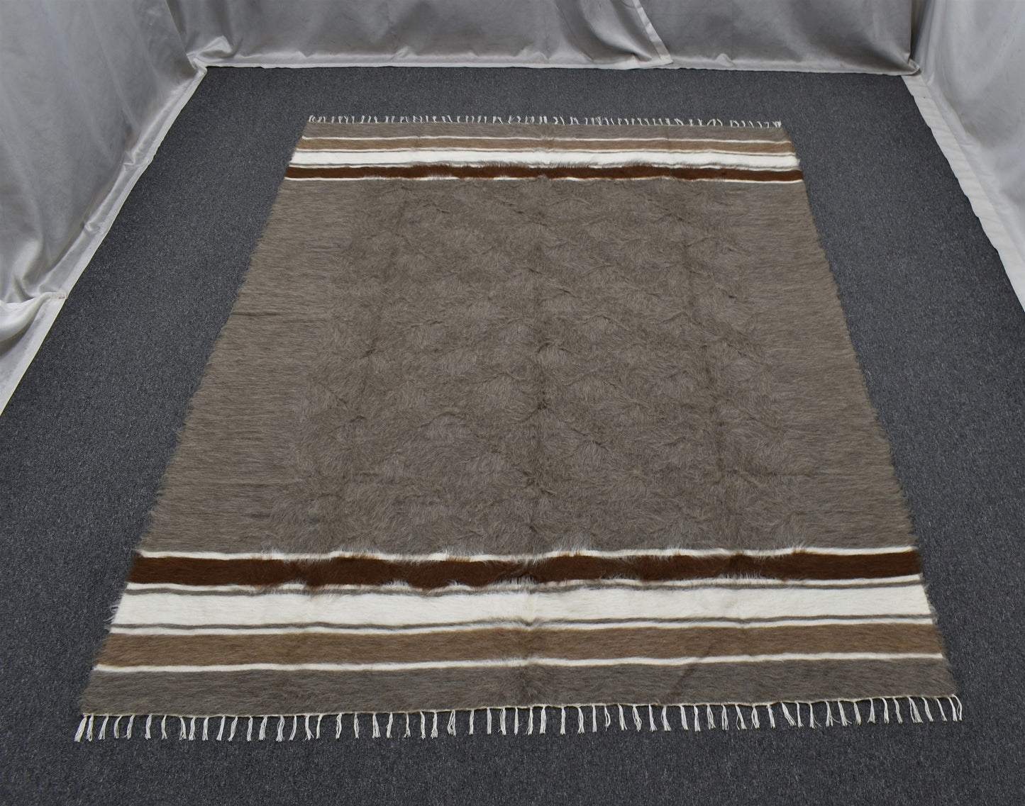 Yeni El Dokuma Gri Dikişsiz Çift Kişilik Tiftik Yün Siirt Battaniyesi Kilim 5796