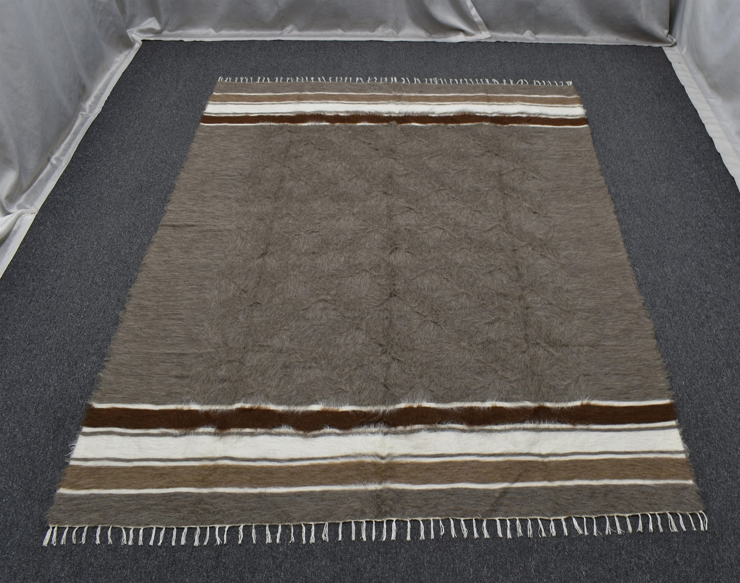 Yeni El Dokuma Gri Dikişsiz Çift Kişilik Tiftik Yün Siirt Battaniyesi Kilim 5796