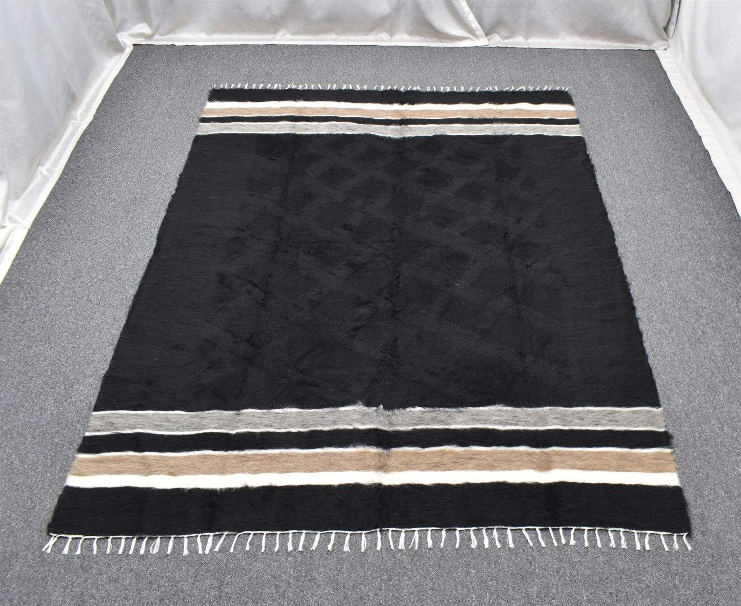 Yeni El Dokuma Siyah Dikişsiz Çift Kişilik Tiftik Yün Siirt Battaniyesi Kilim 5798