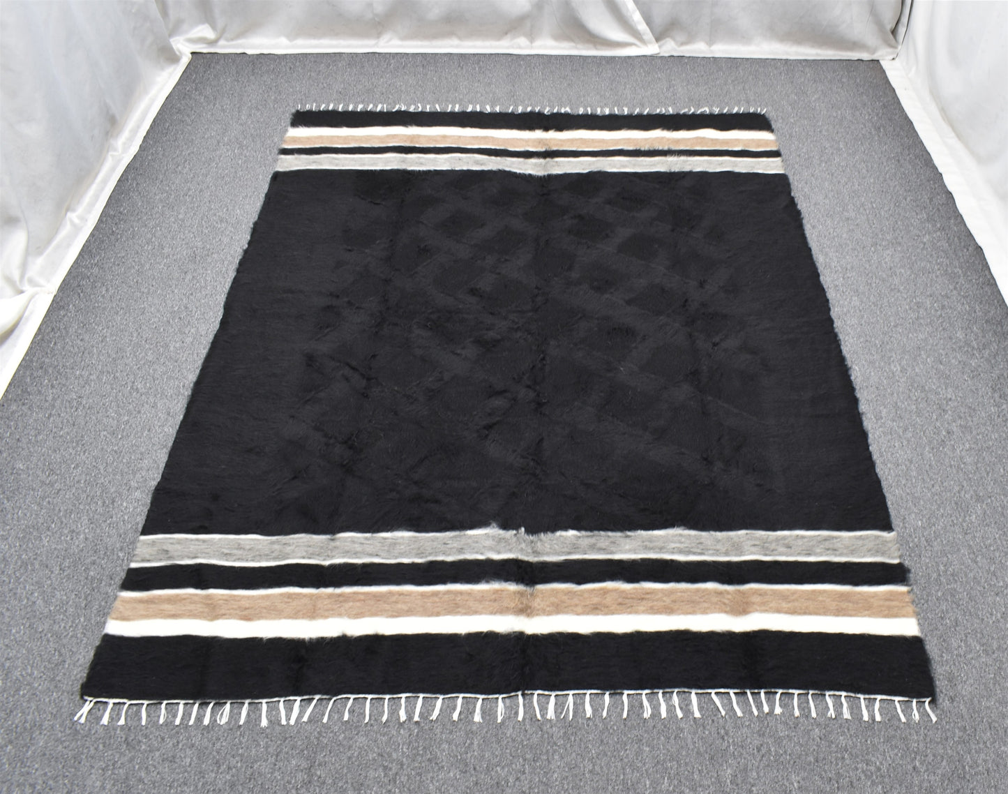 Yeni El Dokuma Siyah Dikişsiz Çift Kişilik Tiftik Yün Siirt Battaniyesi Kilim 5798