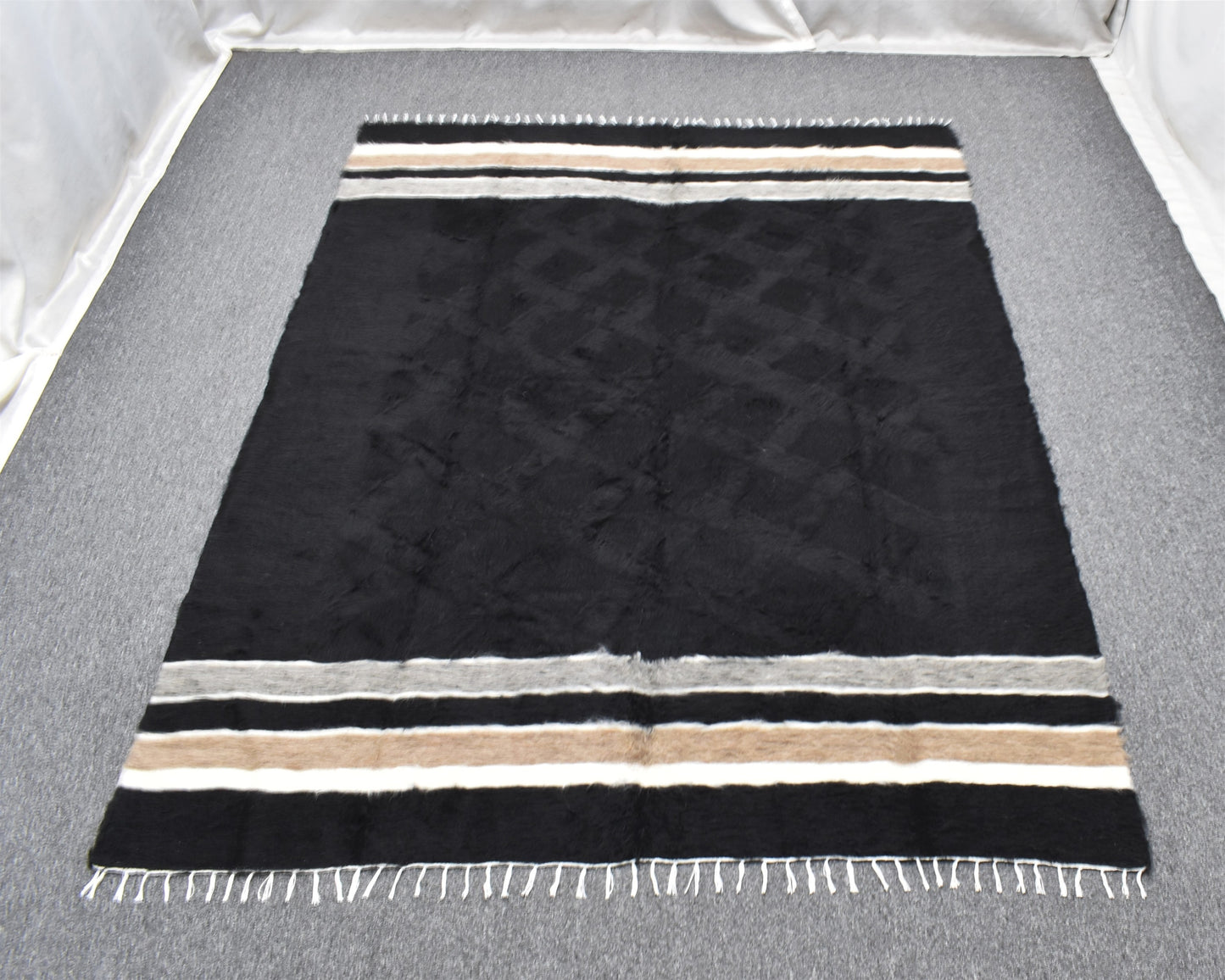 Yeni El Dokuma Siyah Dikişsiz Çift Kişilik Tiftik Yün Siirt Battaniyesi Kilim 5798