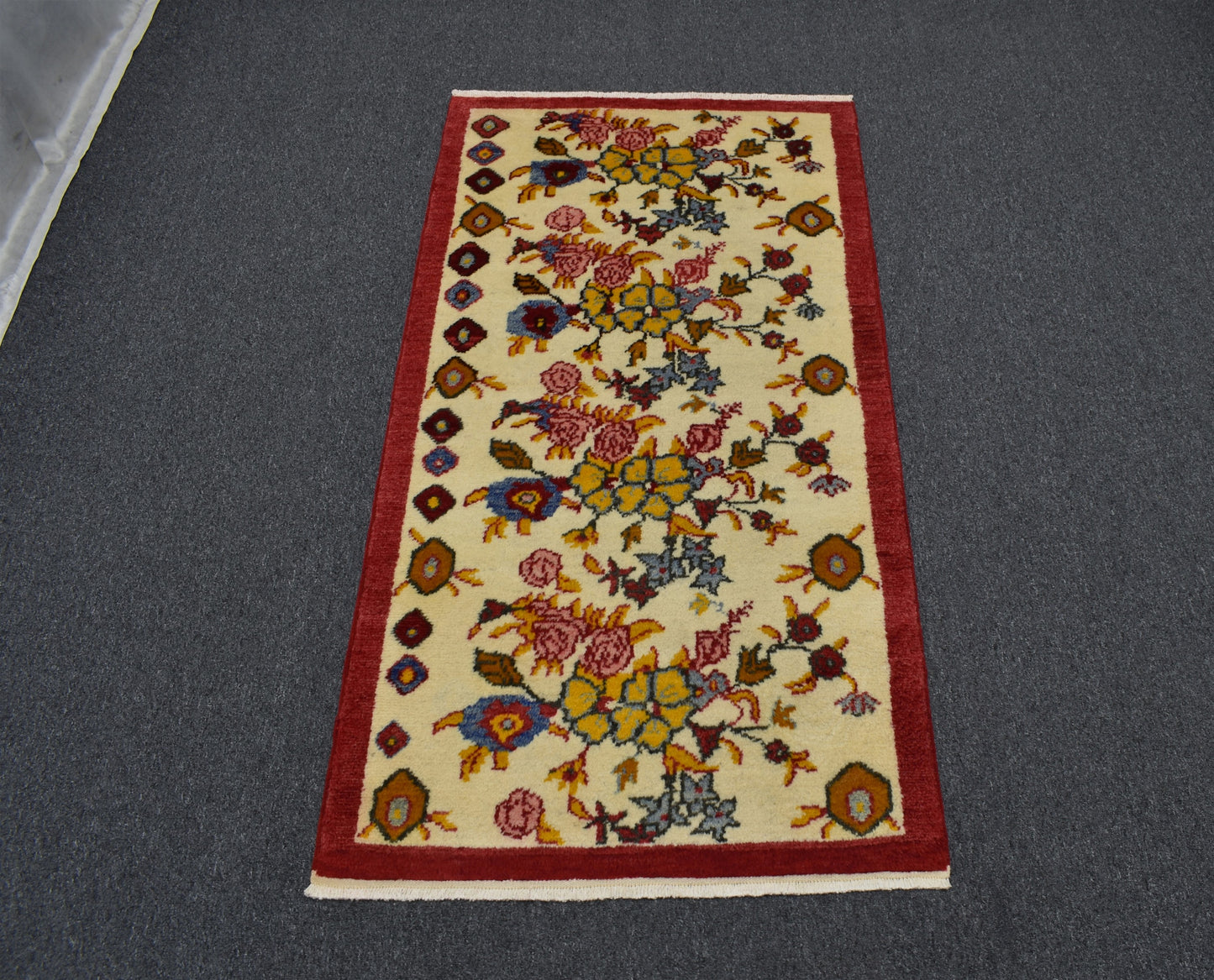 Yeni El Dokuma Otantik Güllü Çiçekli Karacahisar Yün Halı 5830