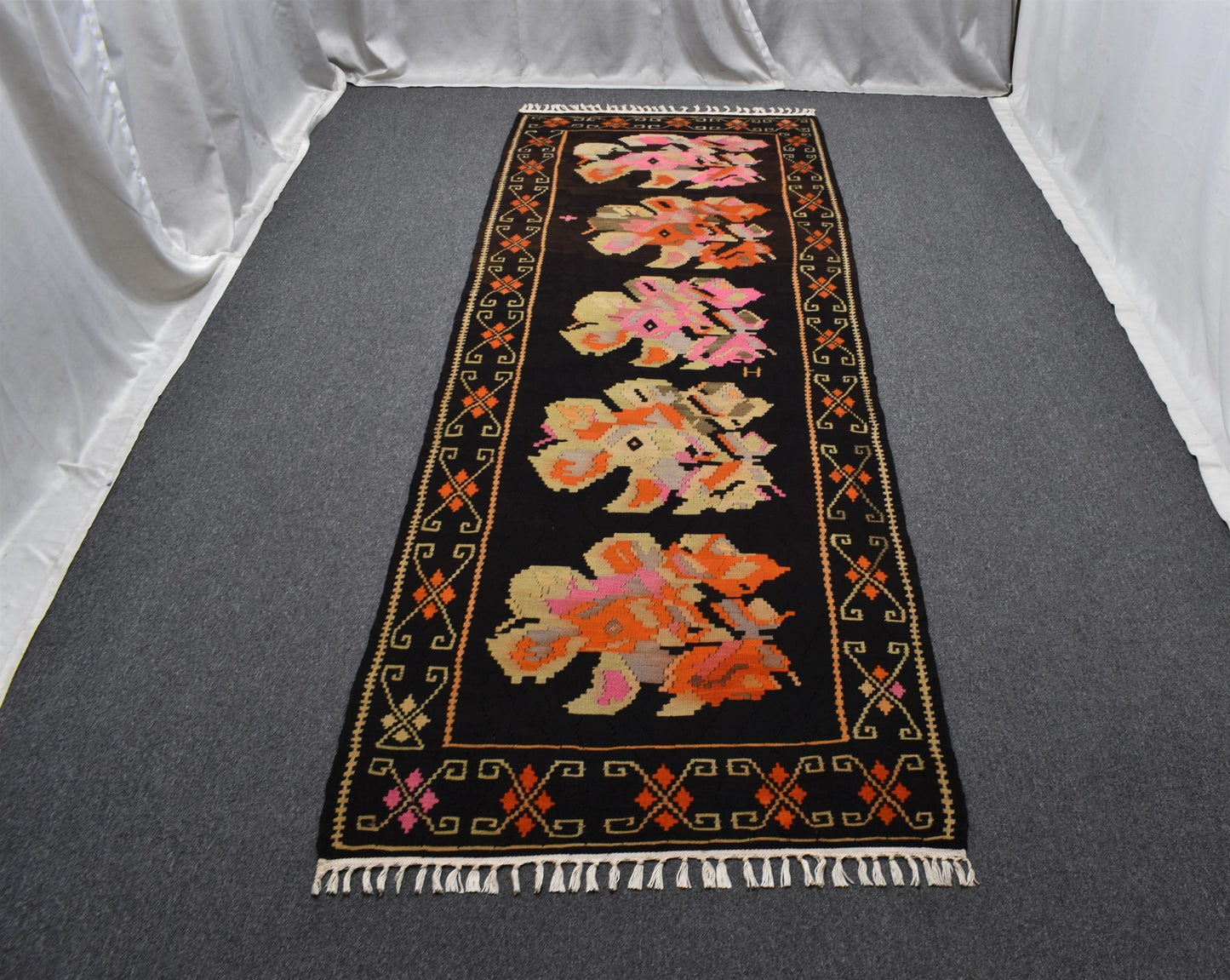 El Dokuma Gösterişli Güllü Çiçekli Kirmen Karabağ Yolluk Yün Kilim 6378