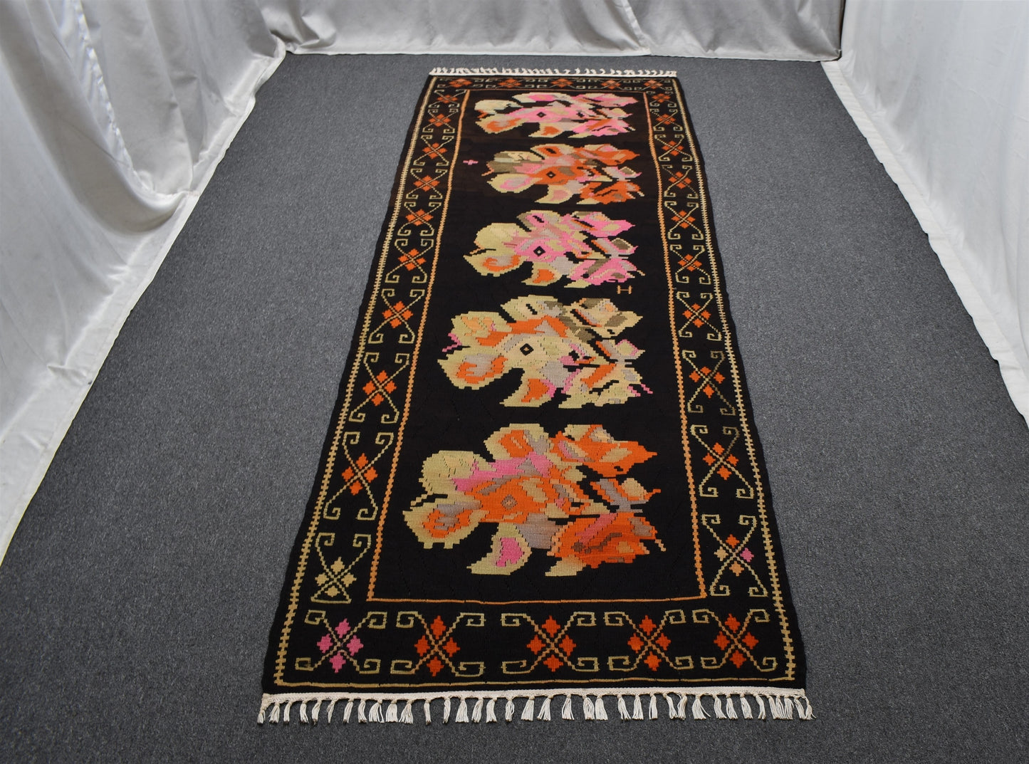 El Dokuma Gösterişli Güllü Çiçekli Kirmen Karabağ Yolluk Yün Kilim 6378