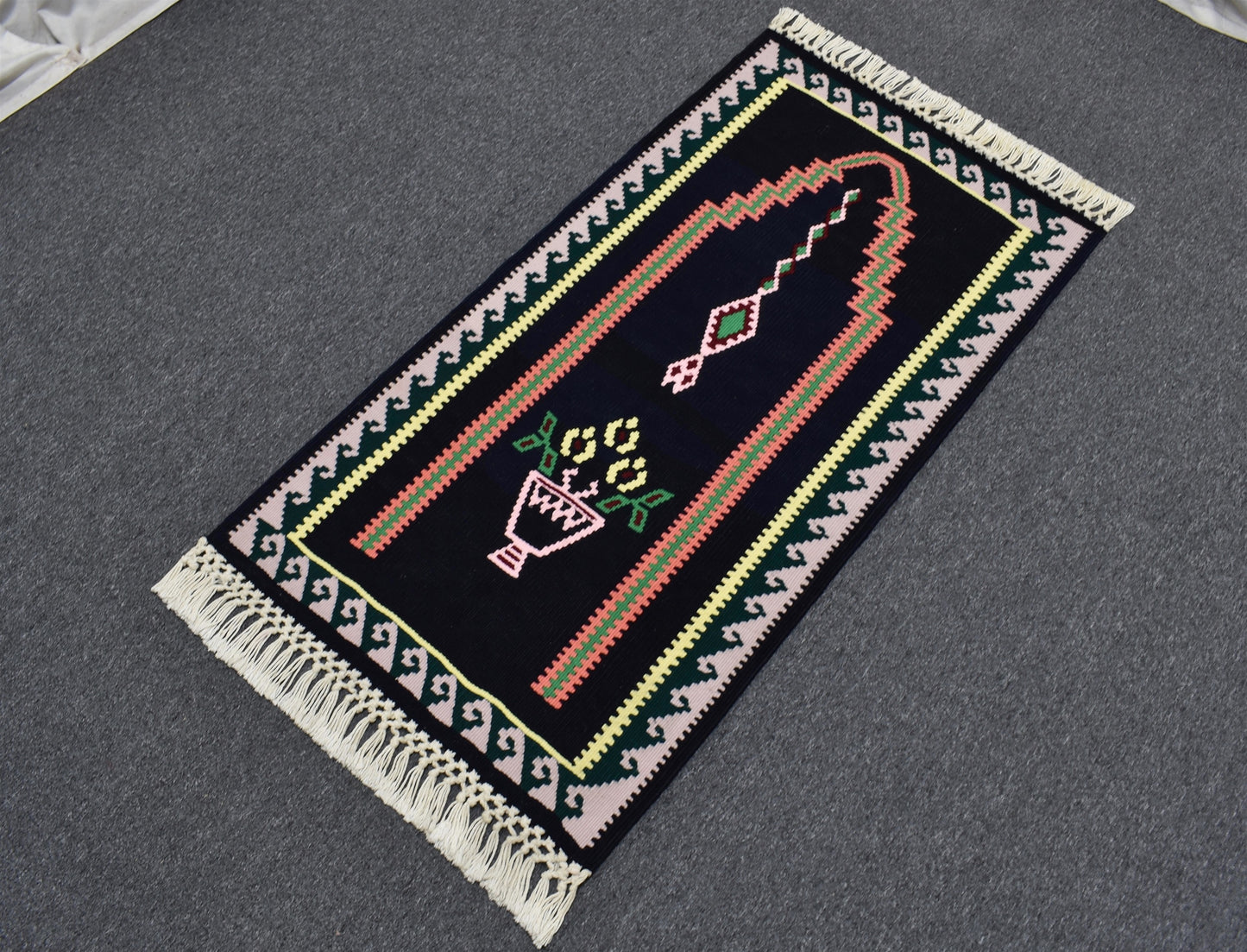 Yeni El Dokuması Siyah Bayburt Mihraplı Seccade Kilim 6393