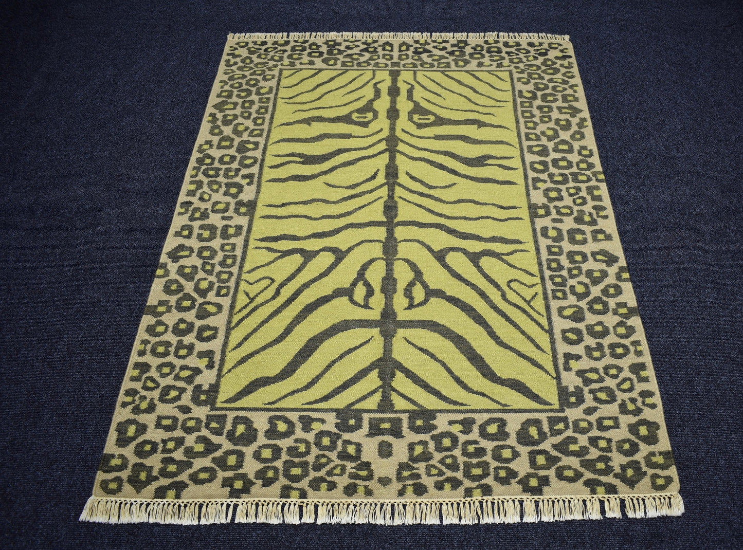 Yeni El Dokuma Modern Naif Leopar Tasarım Yün Kilim 7450