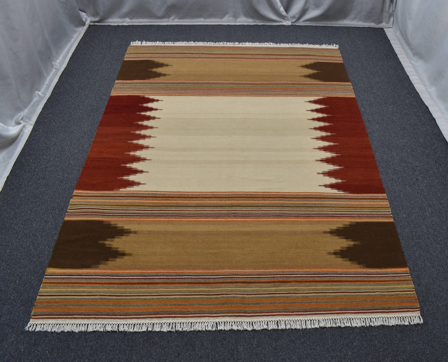 Yeni El Dokuma Özel Tasarım Modern Tarz Yün Kilim 4602