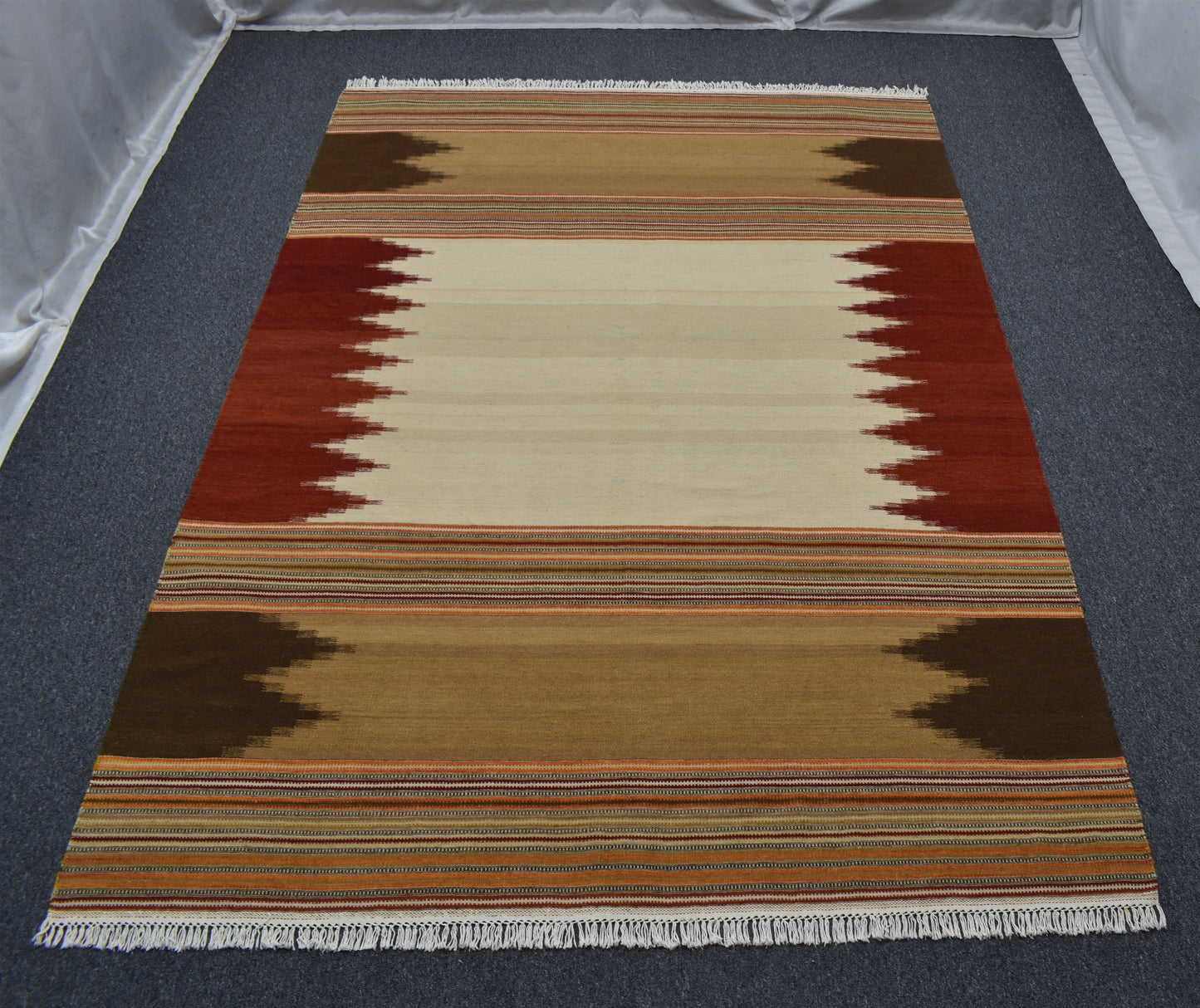 Yeni El Dokuma Özel Tasarım Modern Tarz Yün Kilim 4602