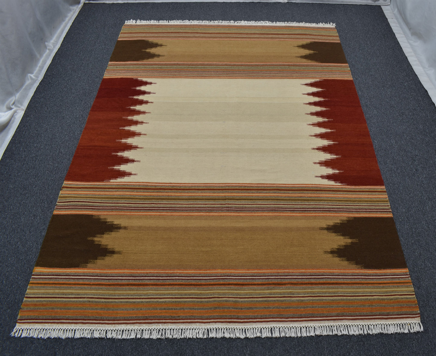 Yeni El Dokuma Özel Tasarım Modern Tarz Yün Kilim 4602