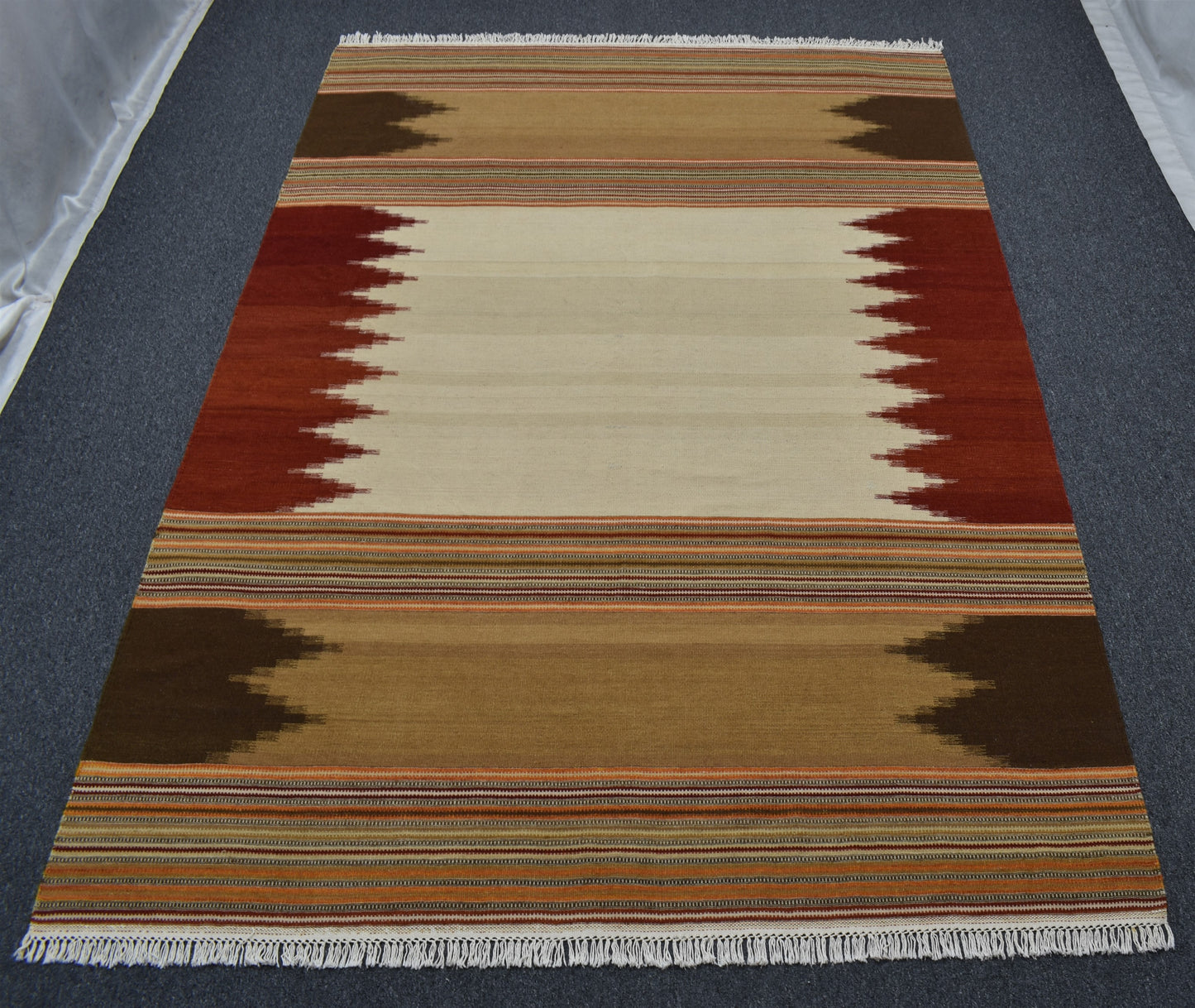 Yeni El Dokuma Özel Tasarım Modern Tarz Yün Kilim 4602