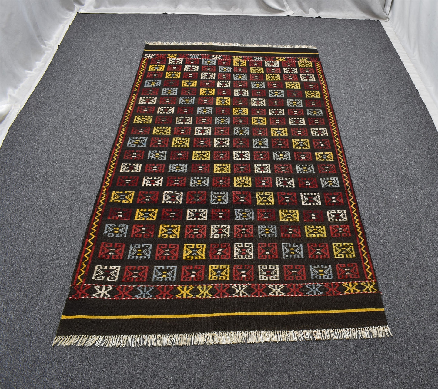 El Dokuma Benzersiz Başyapıt Bergama Yörük Yün Kilim 4744