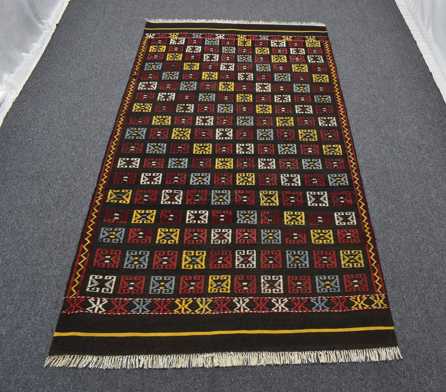 El Dokuma Benzersiz Başyapıt Bergama Yörük Yün Kilim 4744