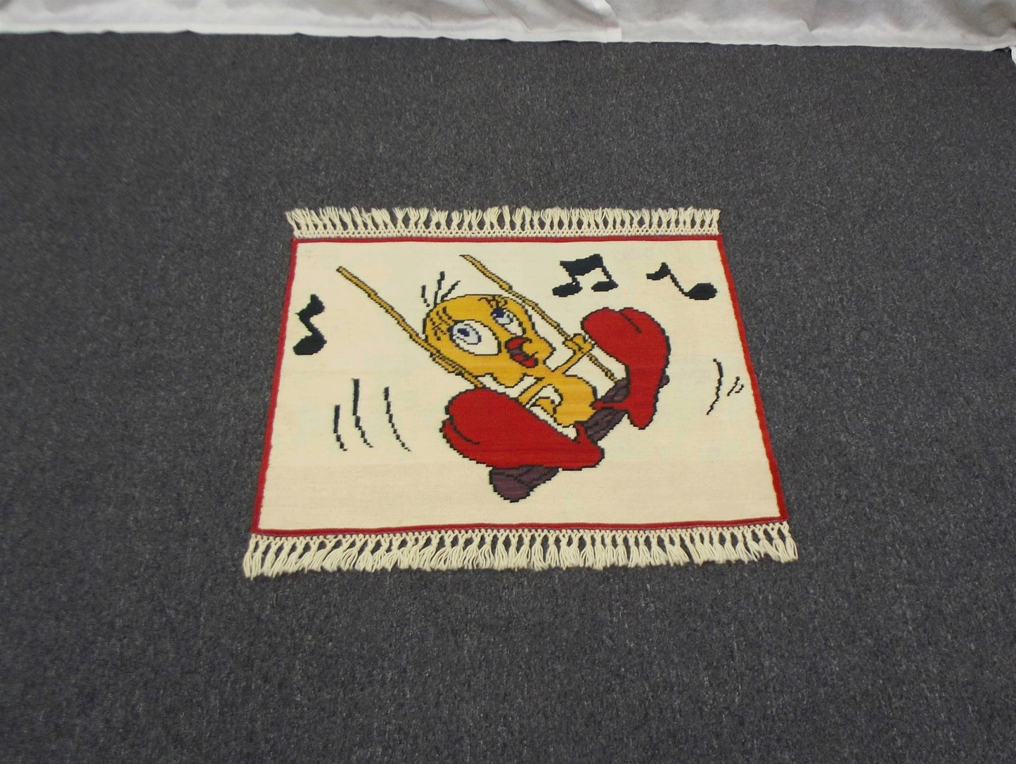 Yeni El Dokuma Zarif Tweety Model Yün Kilim 5441