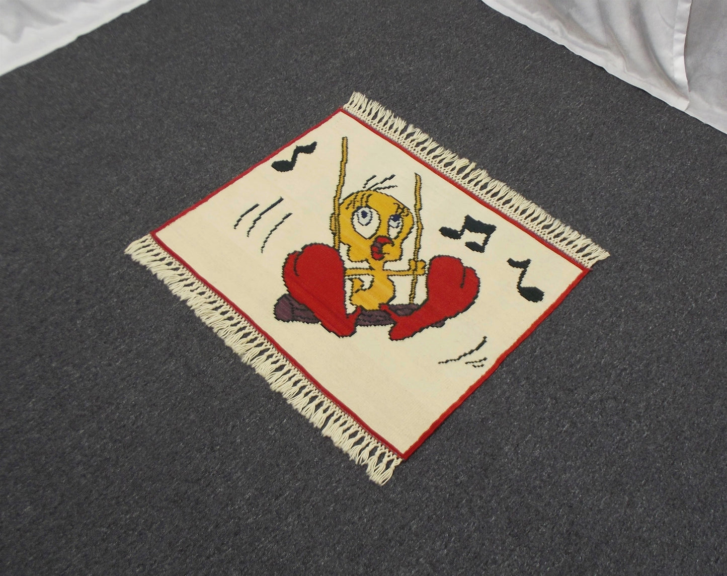 Yeni El Dokuma Zarif Tweety Model Yün Kilim 5441