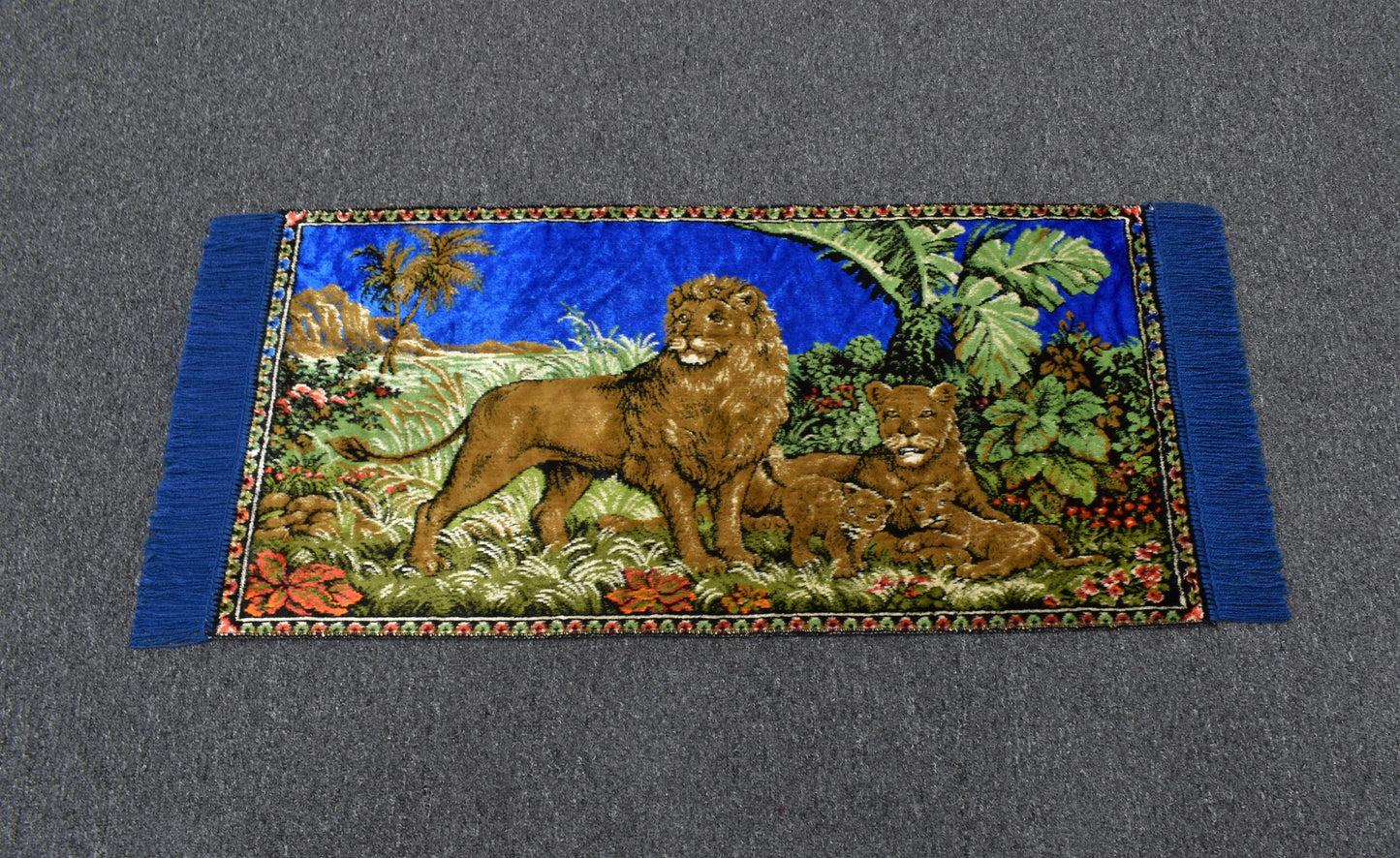 Yeni Benzersiz Doğa Tasvirli Ormanlar Kralı Aslanlı Duvar Halısı 6714