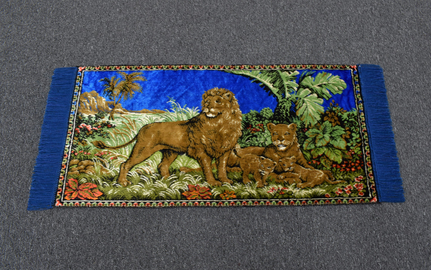 Yeni Benzersiz Doğa Tasvirli Ormanlar Kralı Aslanlı Duvar Halısı 6714