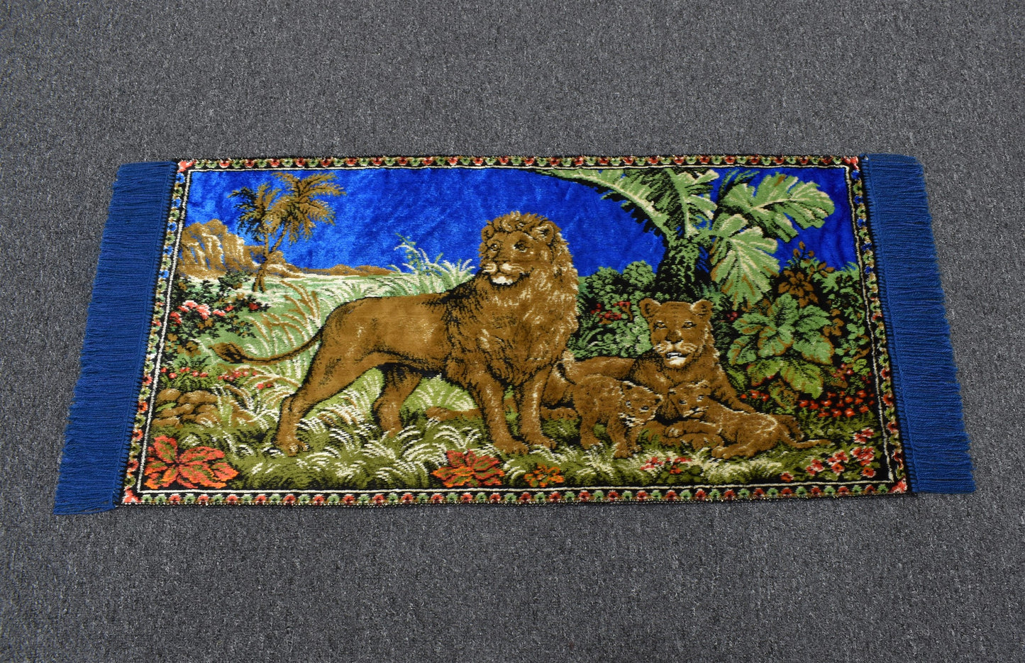 Yeni Benzersiz Doğa Tasvirli Ormanlar Kralı Aslanlı Duvar Halısı 6714