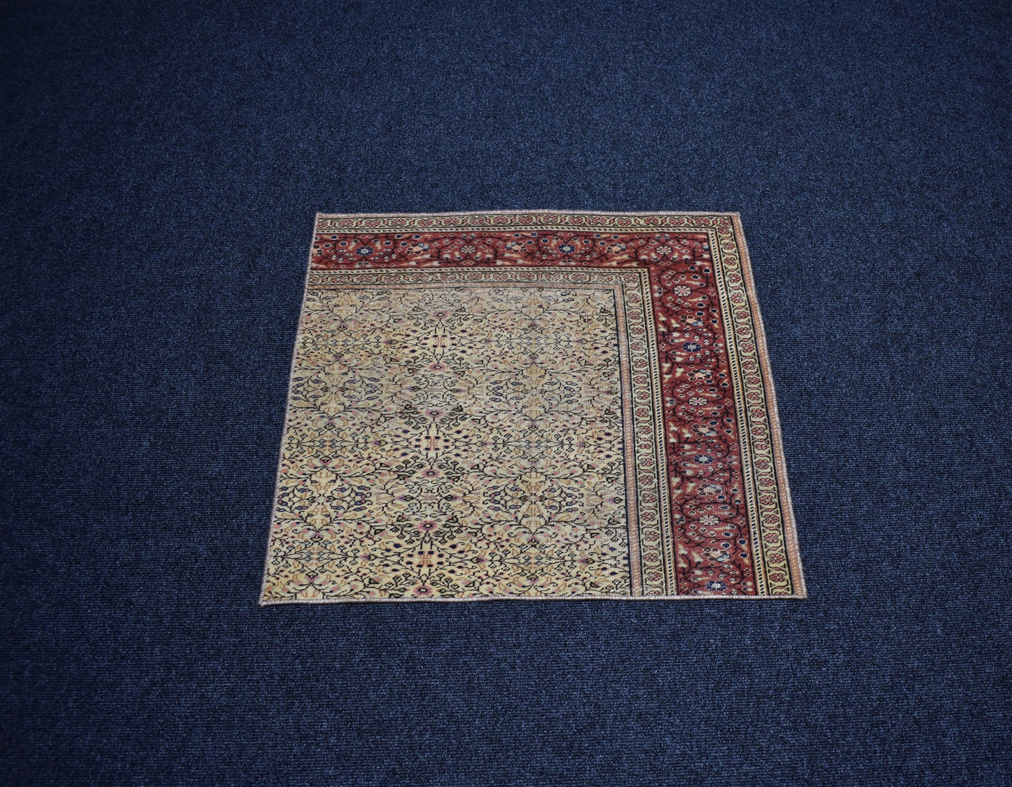 Vintage El Dokuma Çiçekli Kare Köşe Bünyan Kayseri Yün Halısı 6724