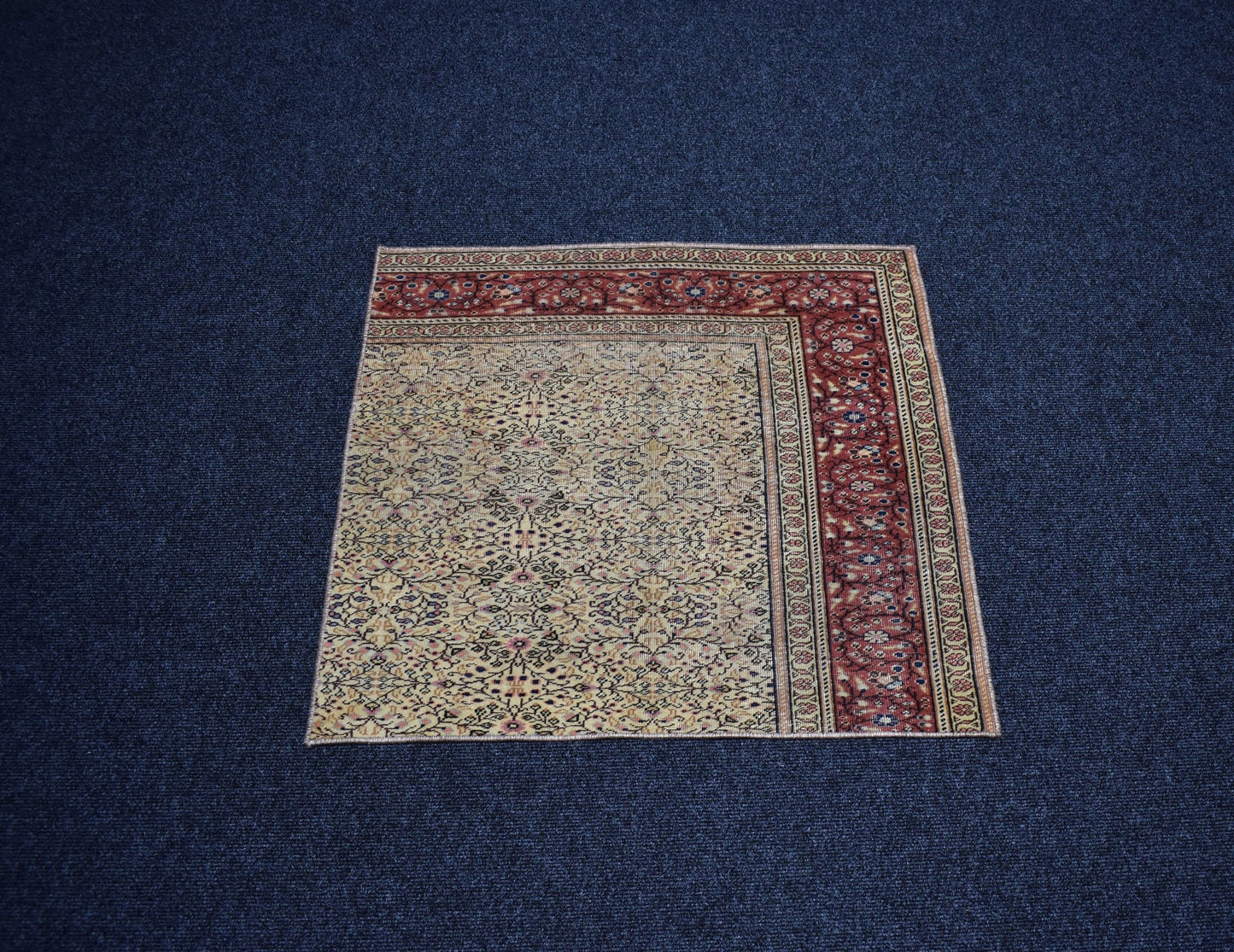 Vintage El Dokuma Çiçekli Kare Köşe Bünyan Kayseri Yün Halısı 6724