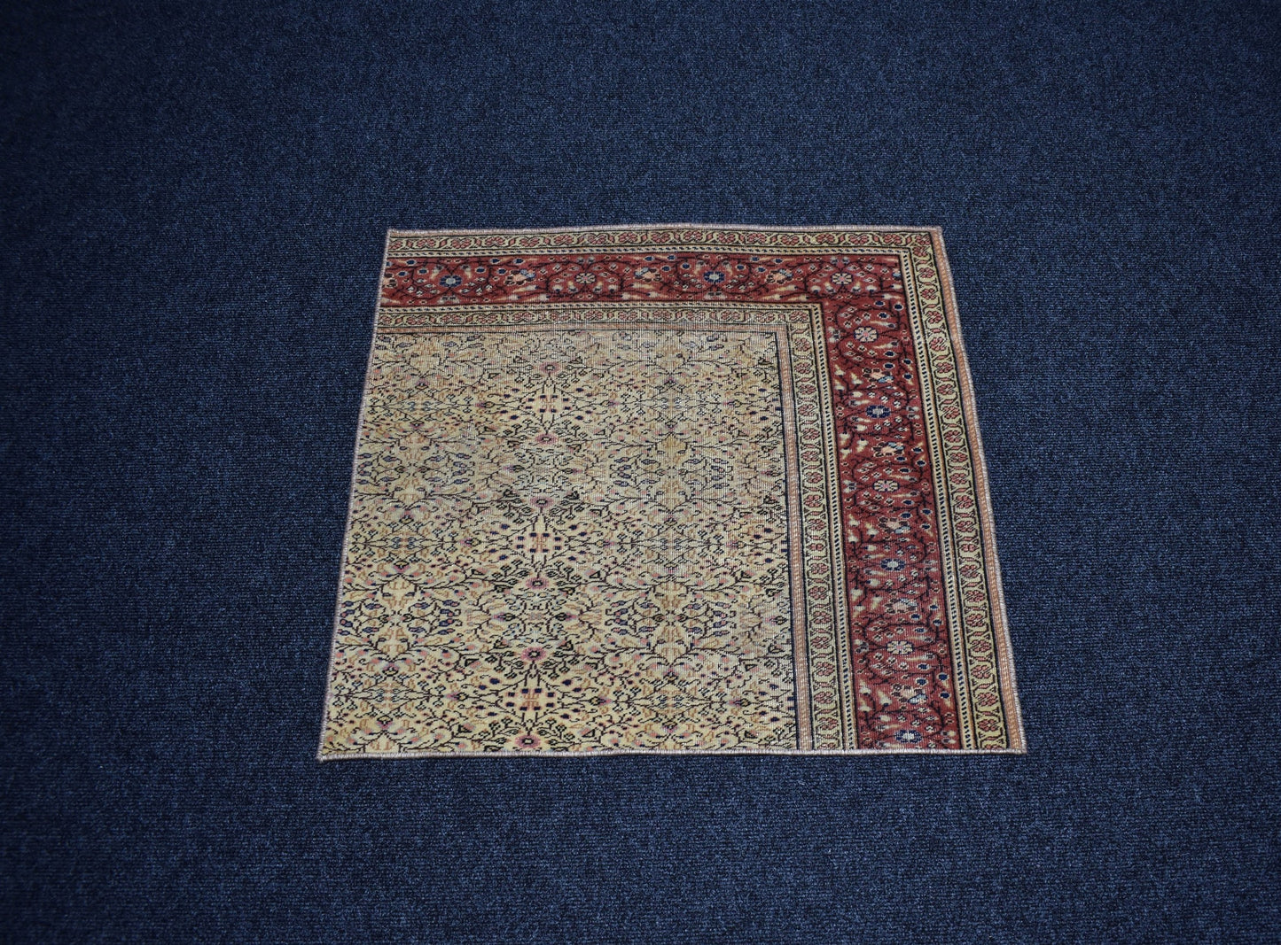 Vintage El Dokuma Çiçekli Kare Köşe Bünyan Kayseri Yün Halısı 6724