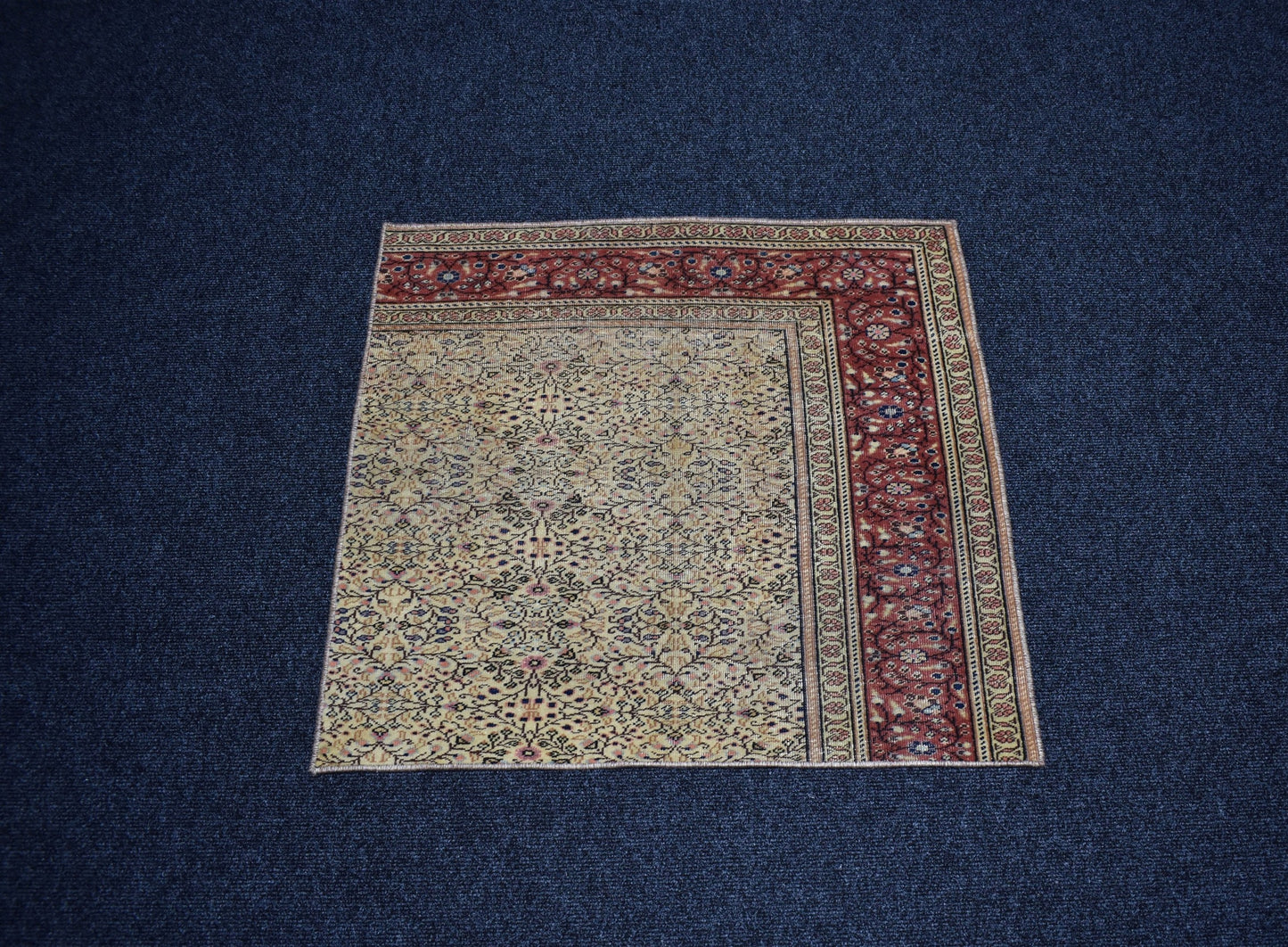 Vintage El Dokuma Çiçekli Kare Köşe Bünyan Kayseri Yün Halısı 6724