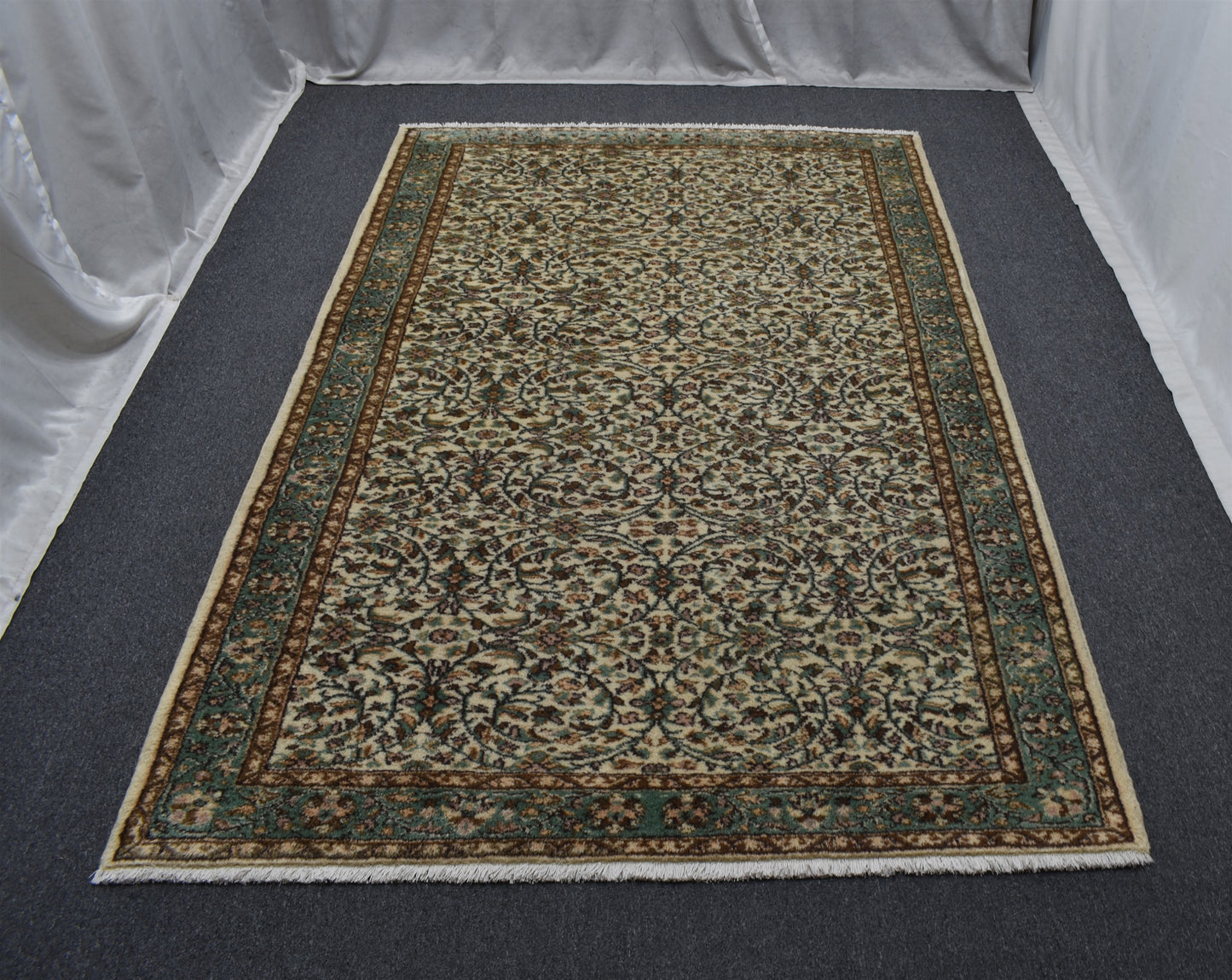 El Dokuma 5m2 Otantik Nadide Çiçekli Krem Bej Foça Yün Halı 6922