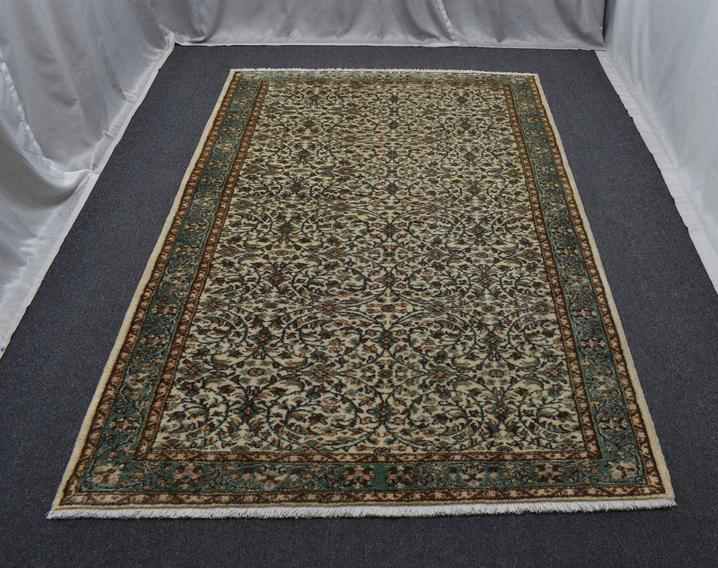 El Dokuma 5m2 Otantik Nadide Çiçekli Krem Bej Foça Yün Halı 6922