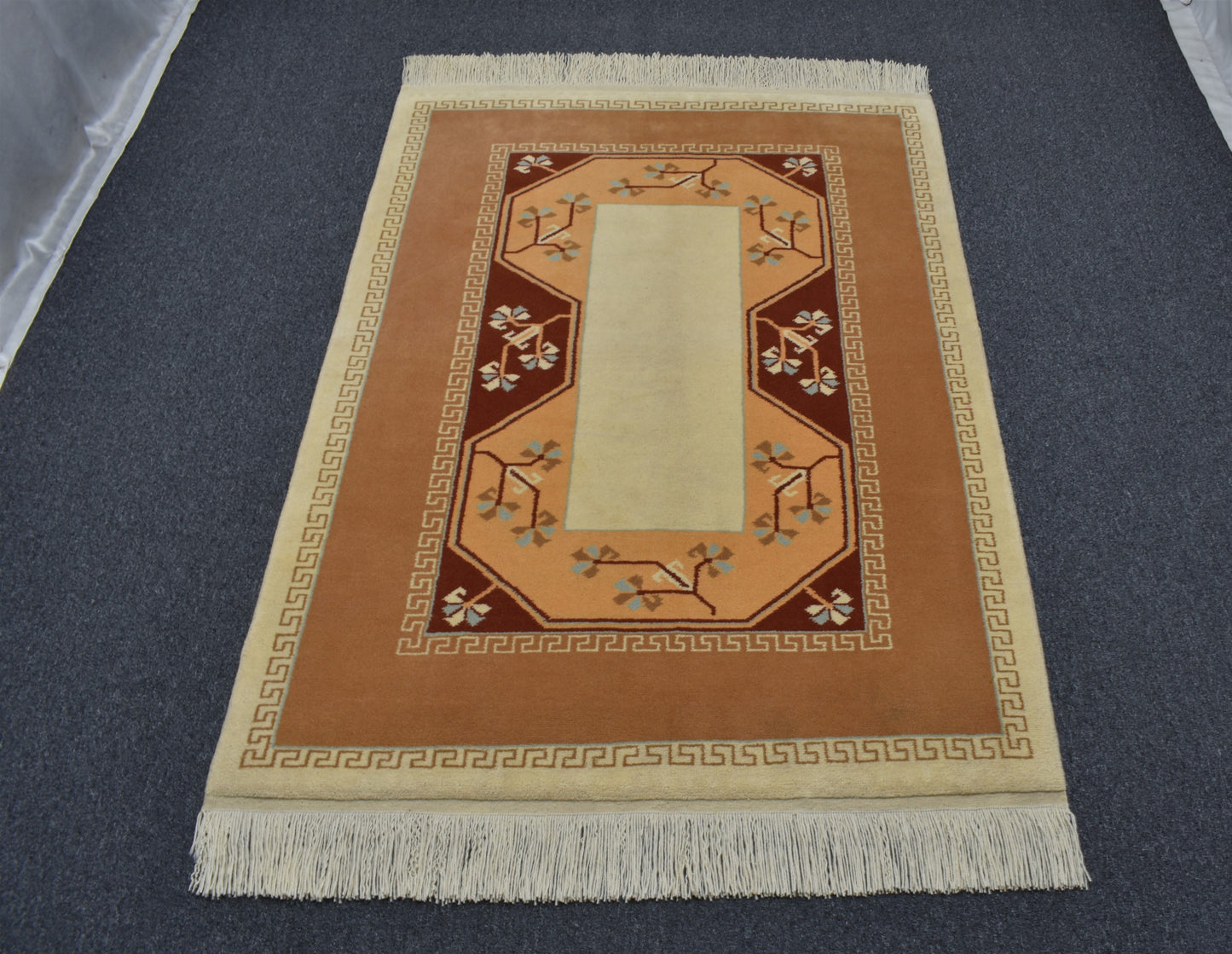 Yeni El Dokuma Modern Bej Sade Milas Yün Halı 6991