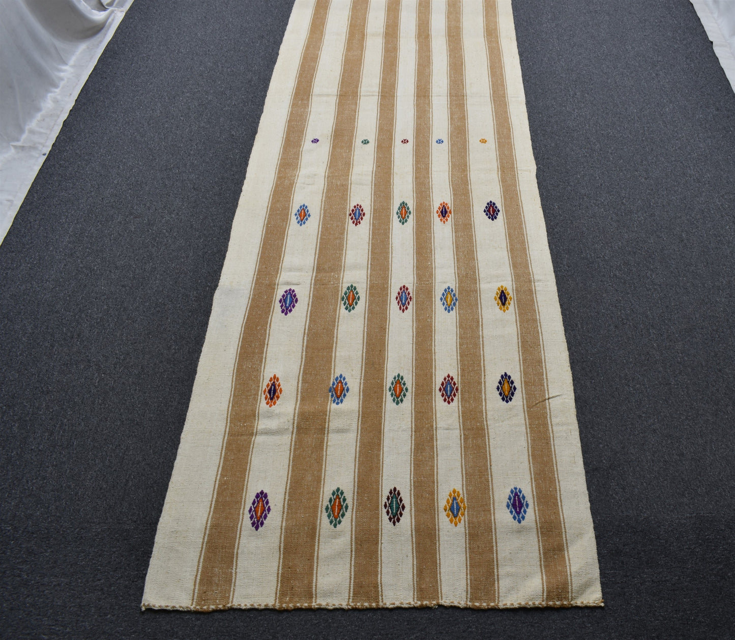 Yeni El Dokuma Uzun Tek Parça Ak Pamuklu Yörük Yolluk Kilim 7017