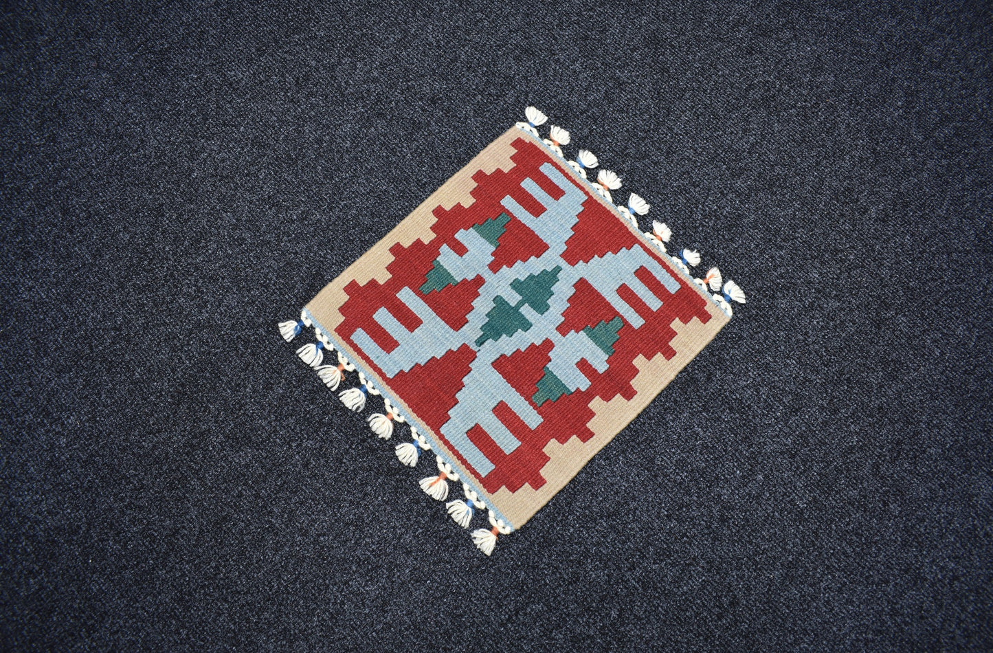 Yeni El Dokuma Kare Köşe Sandalye Minderi Pınarbaşı Kayseri Yün Kilim 7035