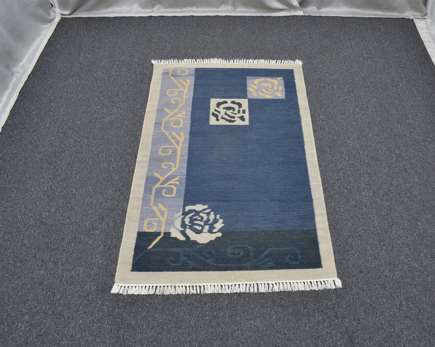 Yeni El Dokuma Nadir Modern Güllü Çiçekli Yün Kilim 7040