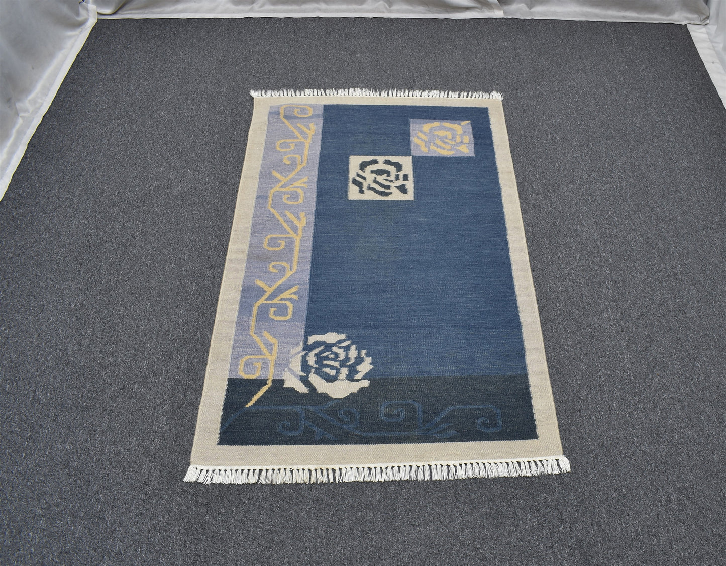 Yeni El Dokuma Nadir Modern Güllü Çiçekli Yün Kilim 7040