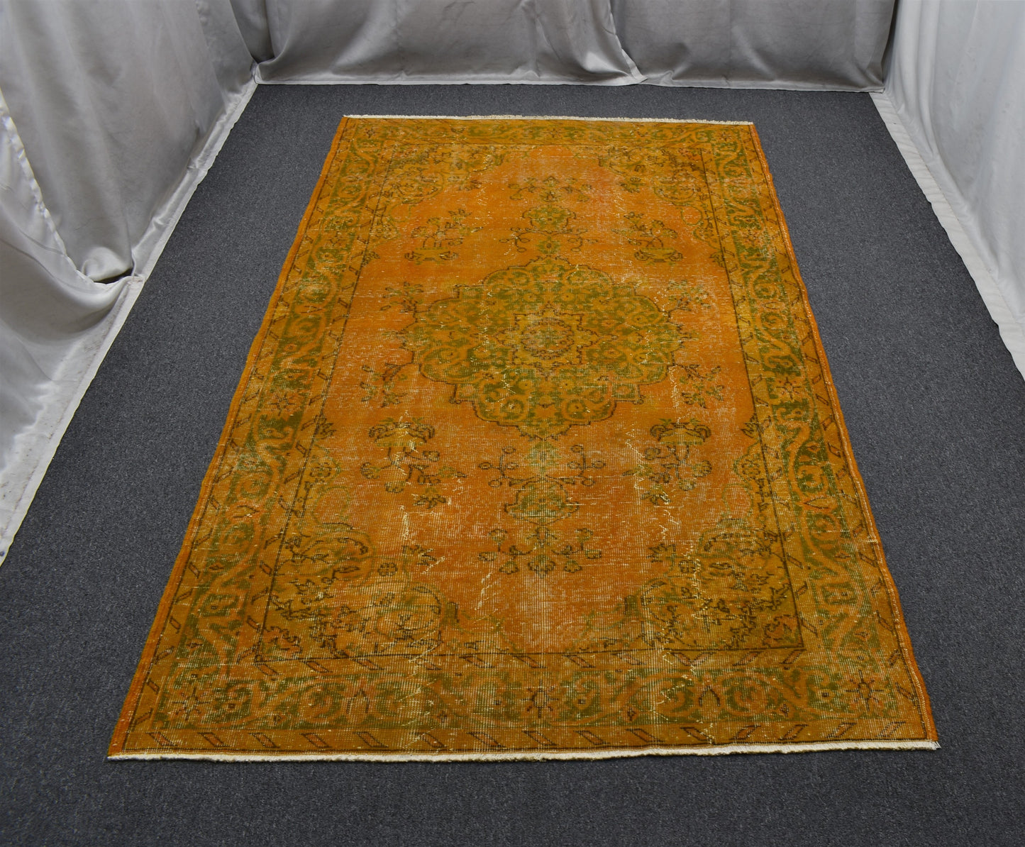 Vintage El Dokuma Overdye Tek Renk Turuncu Göbekli Yün Halı 7165