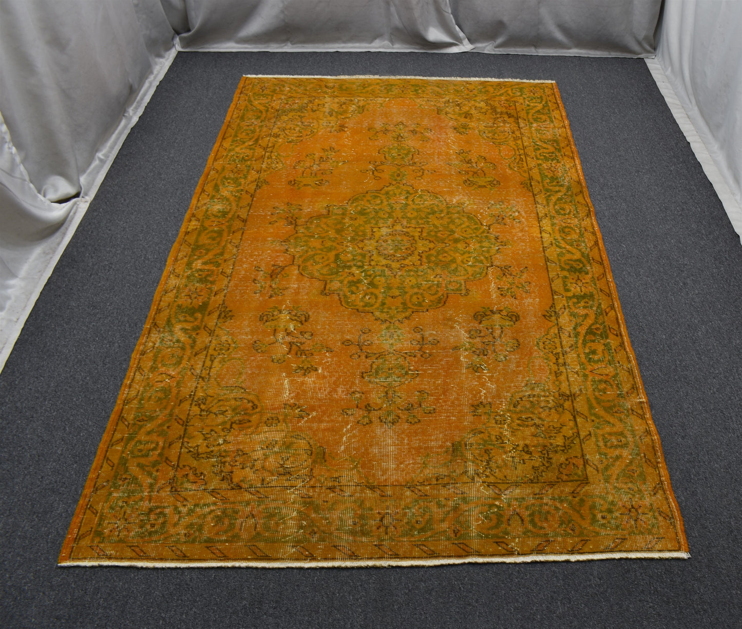 Vintage El Dokuma Overdye Tek Renk Turuncu Göbekli Yün Halı 7165