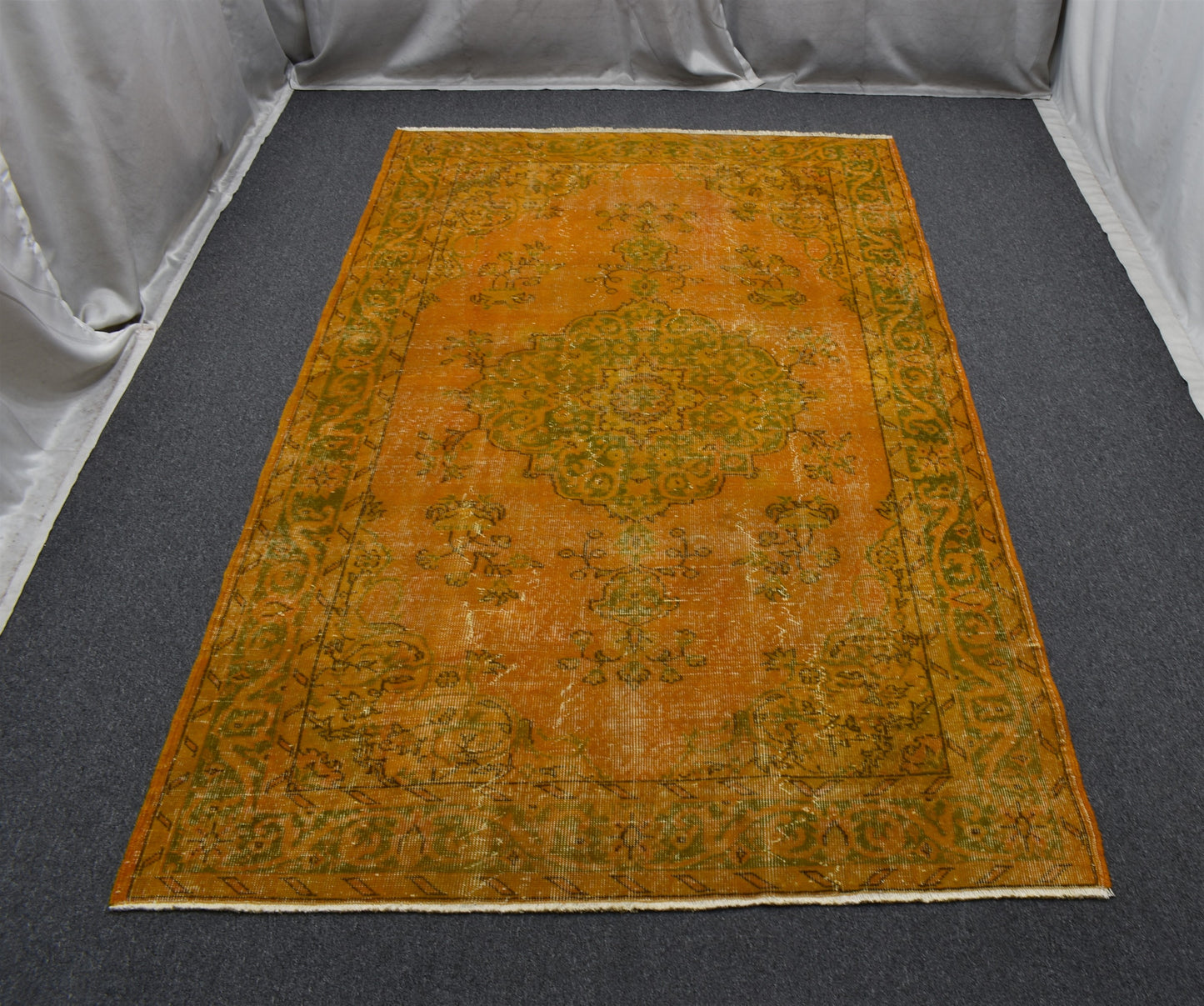 Vintage El Dokuma Overdye Tek Renk Turuncu Göbekli Yün Halı 7165
